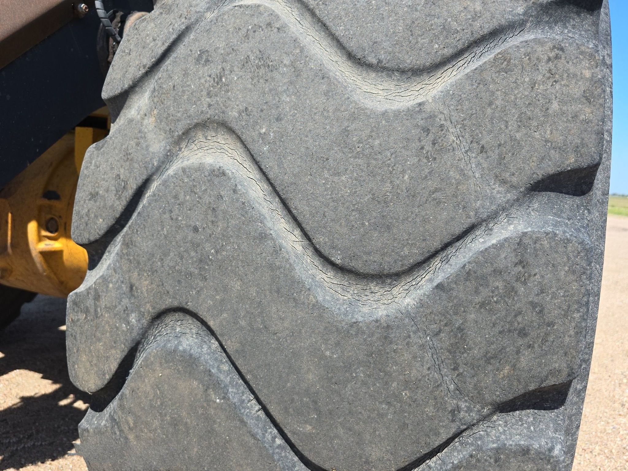 gallery 2014 John Deere 824K Wheel Loader
