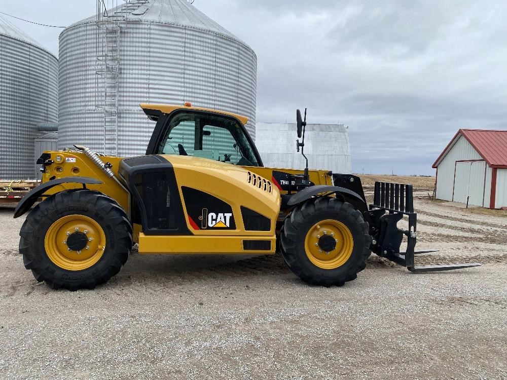 gallery 2019 Caterpillar TH408D 4x4x4 Ag Handler