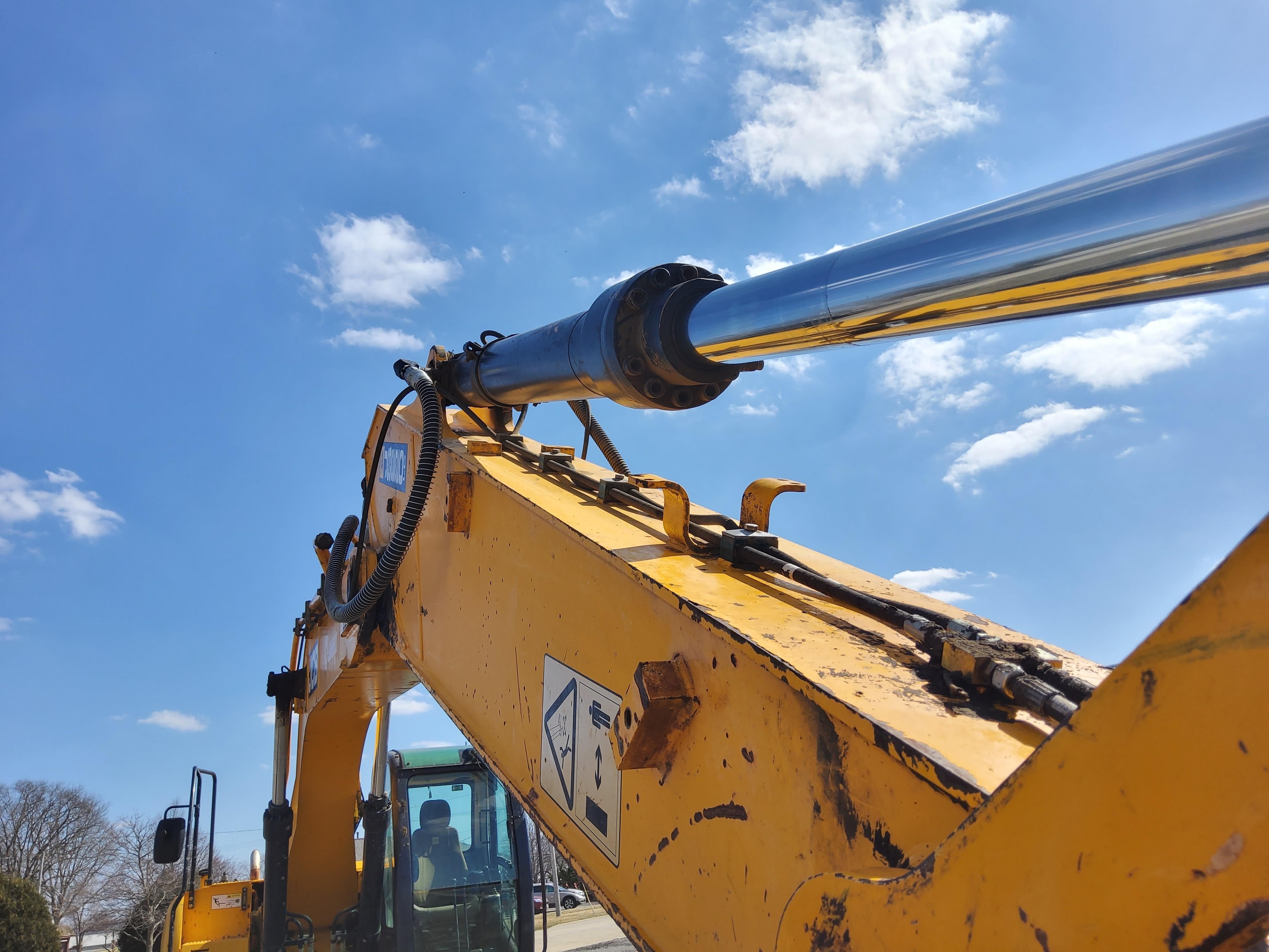 gallery 2011 JCB JS220LC Excavator