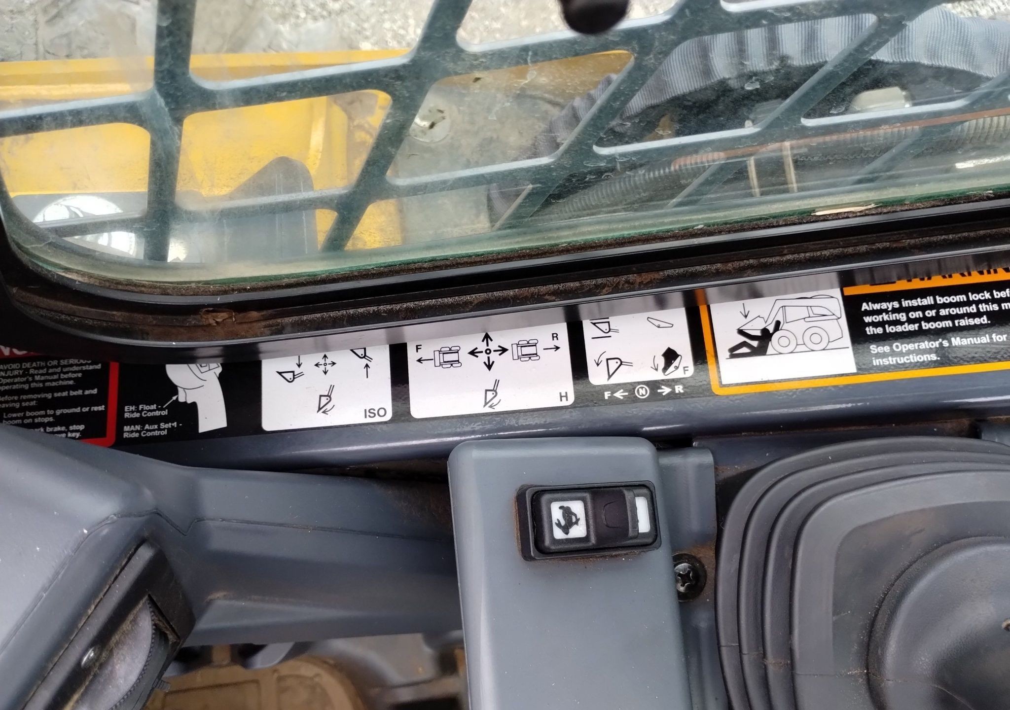 gallery 2022 John Deere 330G skid steer loader