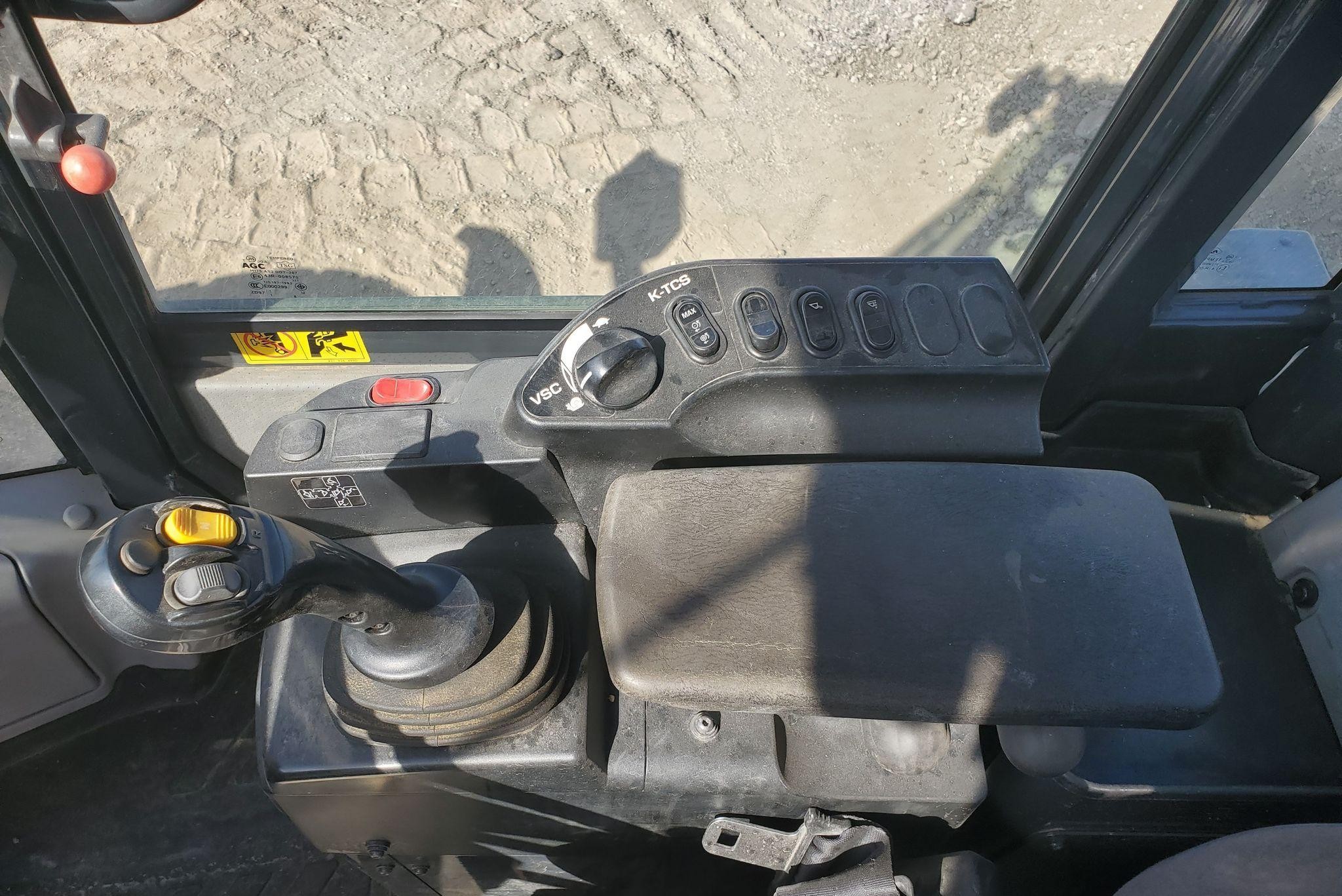 gallery 2014 Komatsu WA270-7 wheel loader