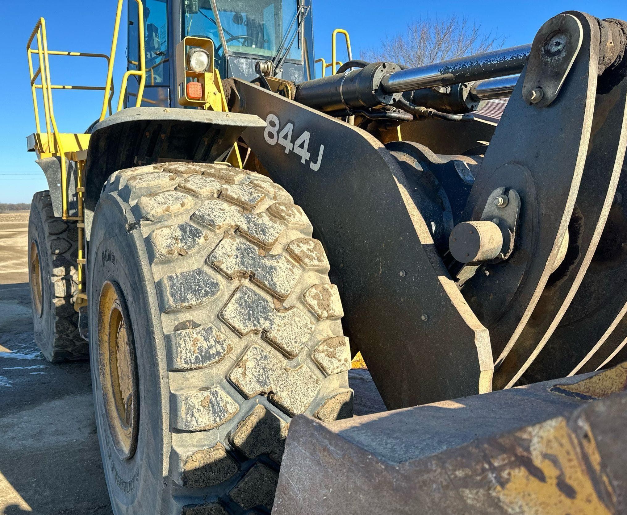 gallery 2006 John Deere 844J wheel loader