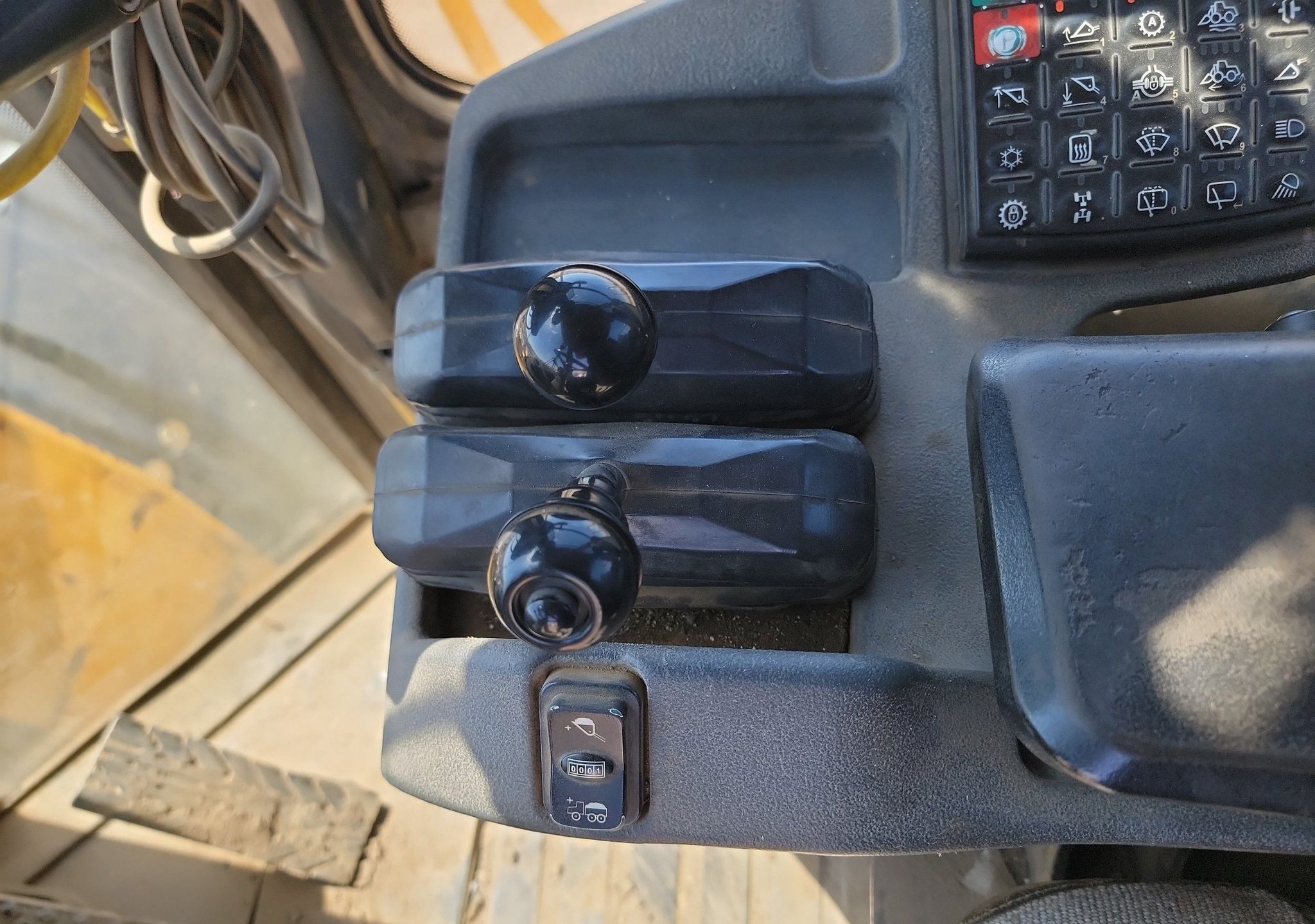gallery 2012 John Deere 744K wheel loader