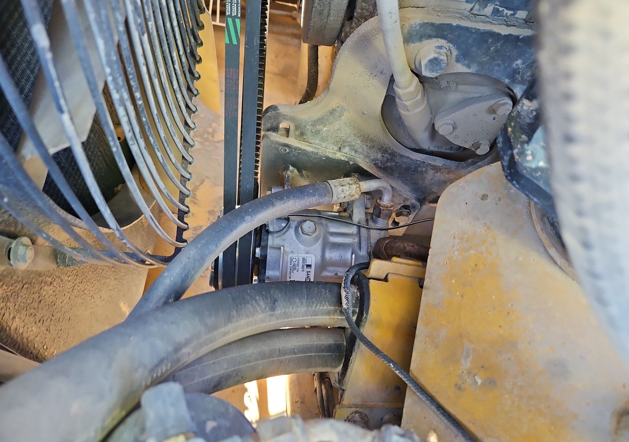 gallery 2000 John Deere 400C haul truck