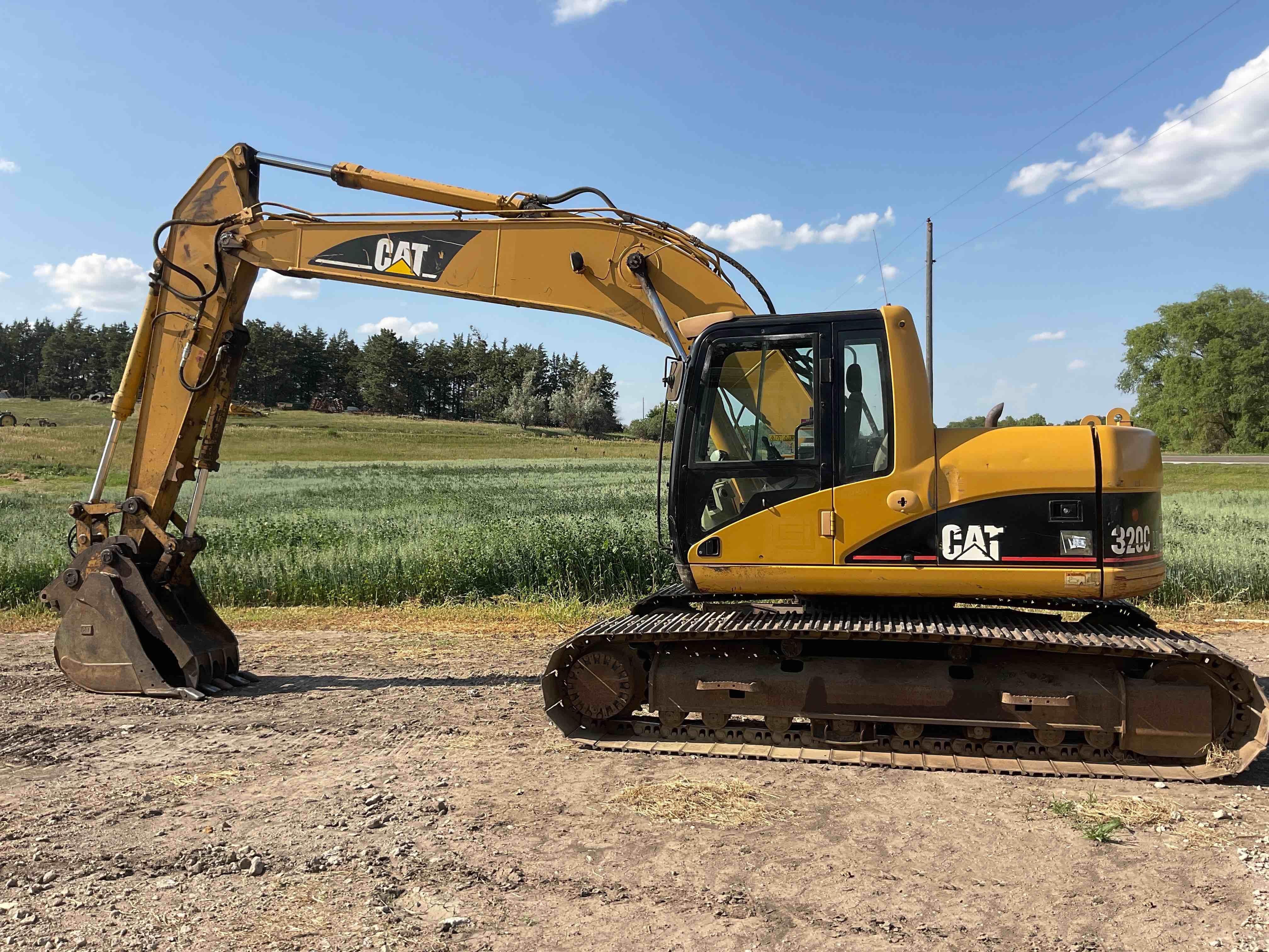 gallery 2004 Caterpillar 320CLU Excavator