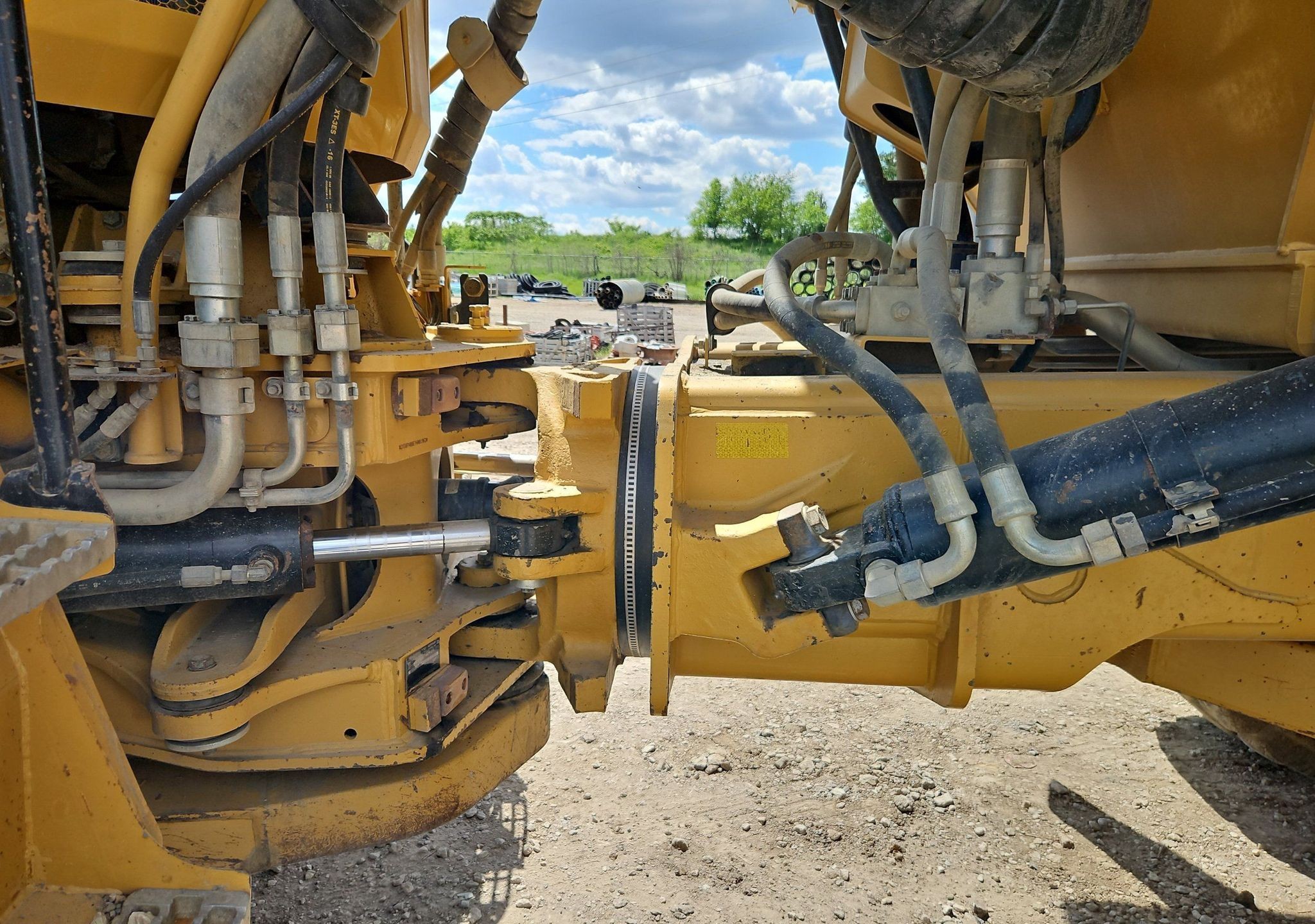 gallery 2013 Caterpillar 740B haul truck