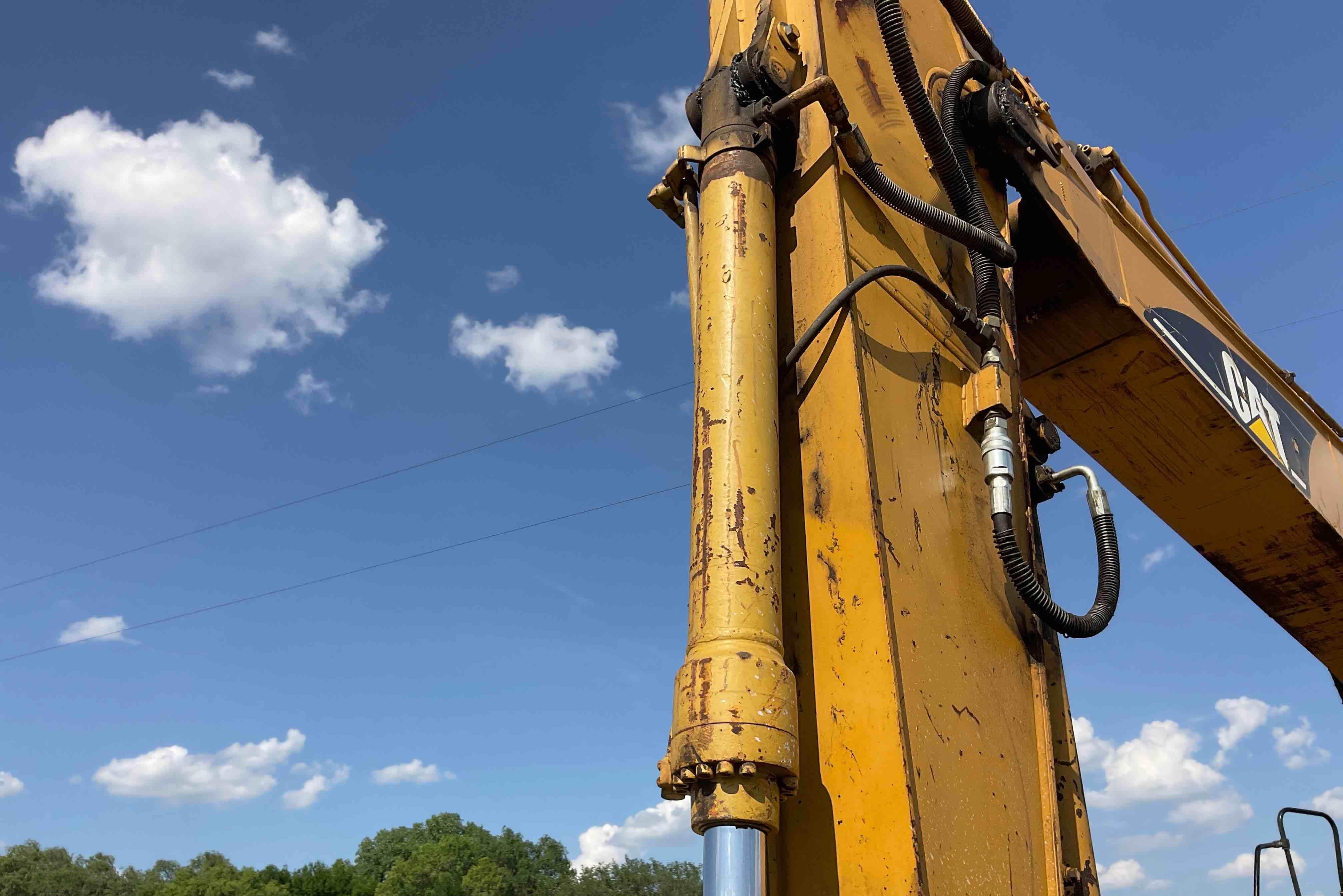 gallery 2004 Caterpillar 320CLU Excavator