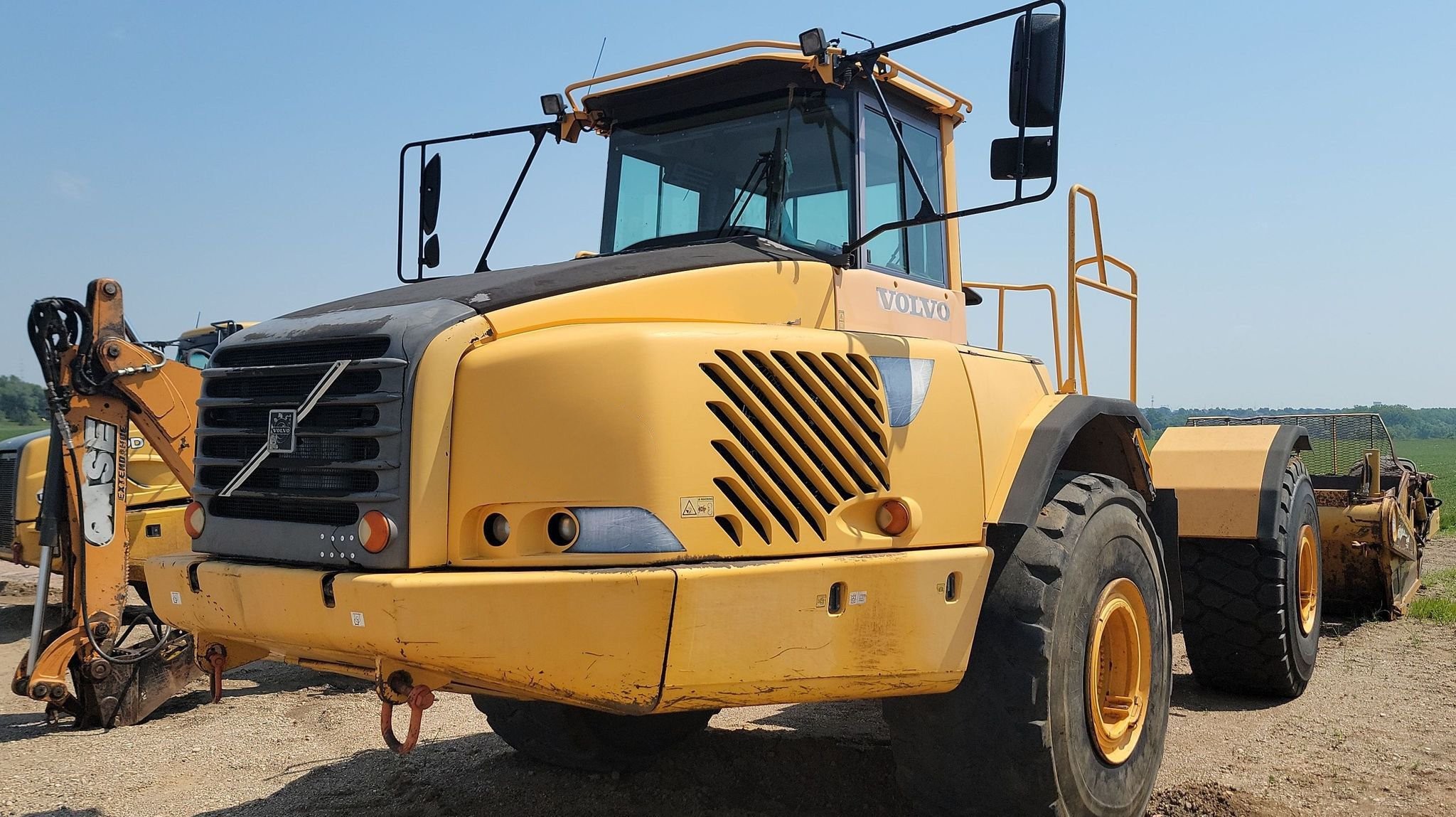 gallery Volvo T450D 4WD scraper tractor