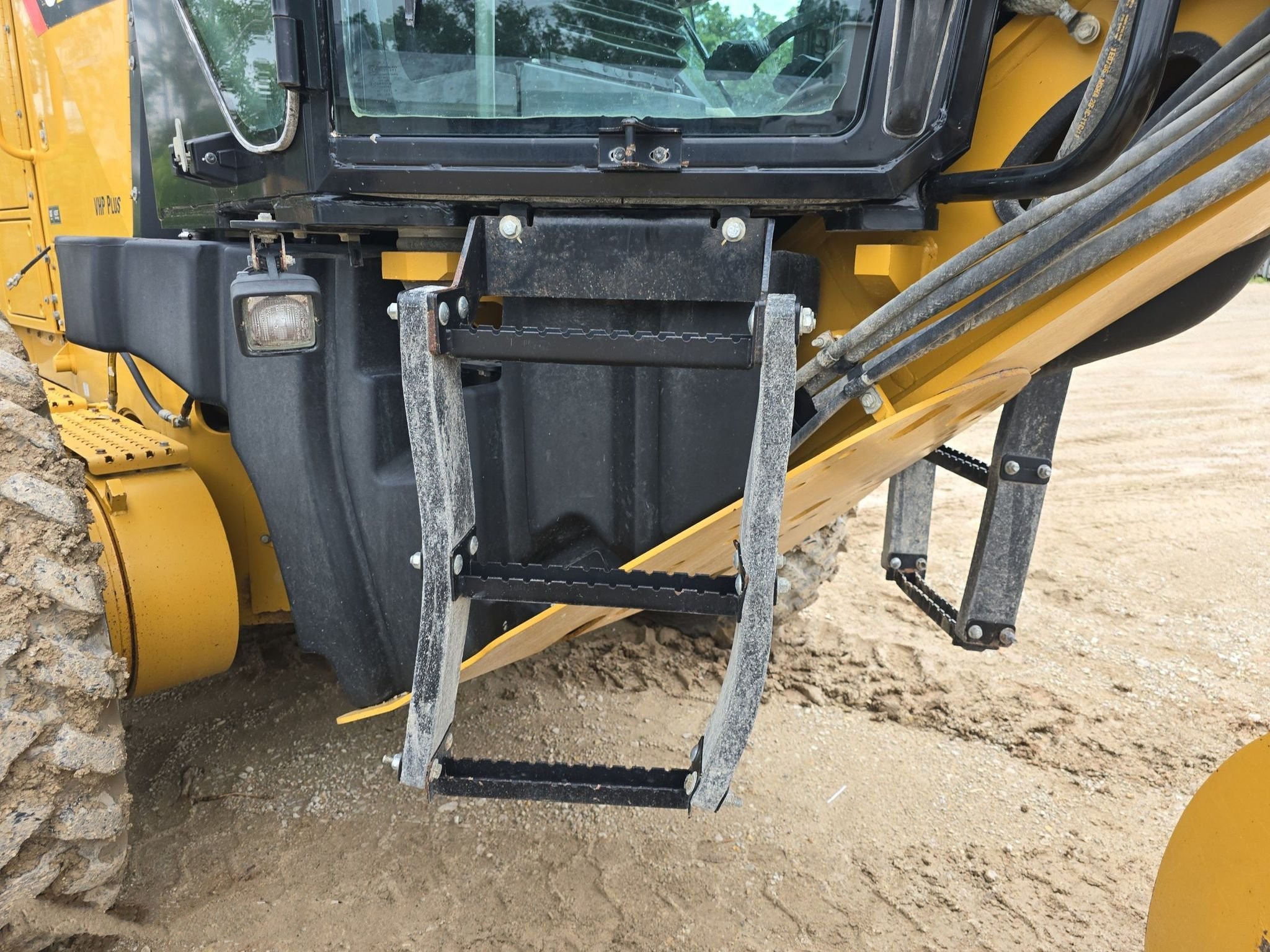 gallery 2012 Caterpillar 140M2 motor grader