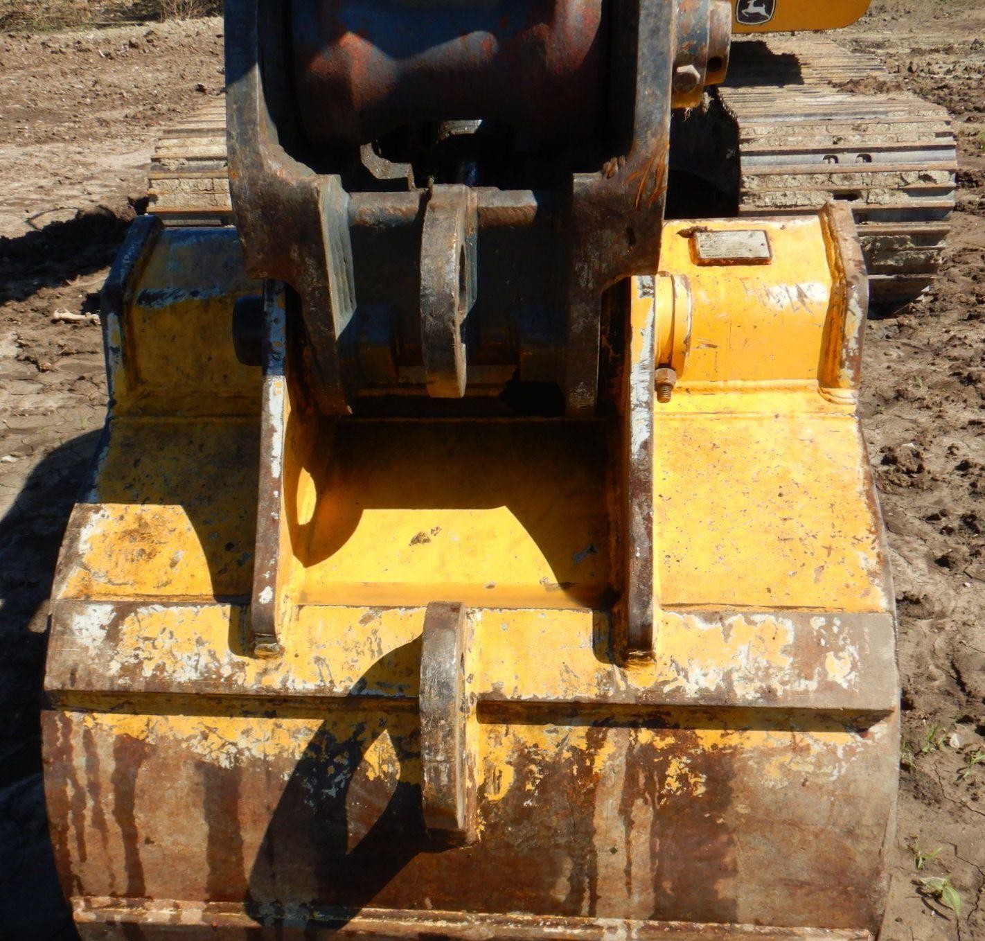 gallery 2011 John Deere 200DLC  excavator