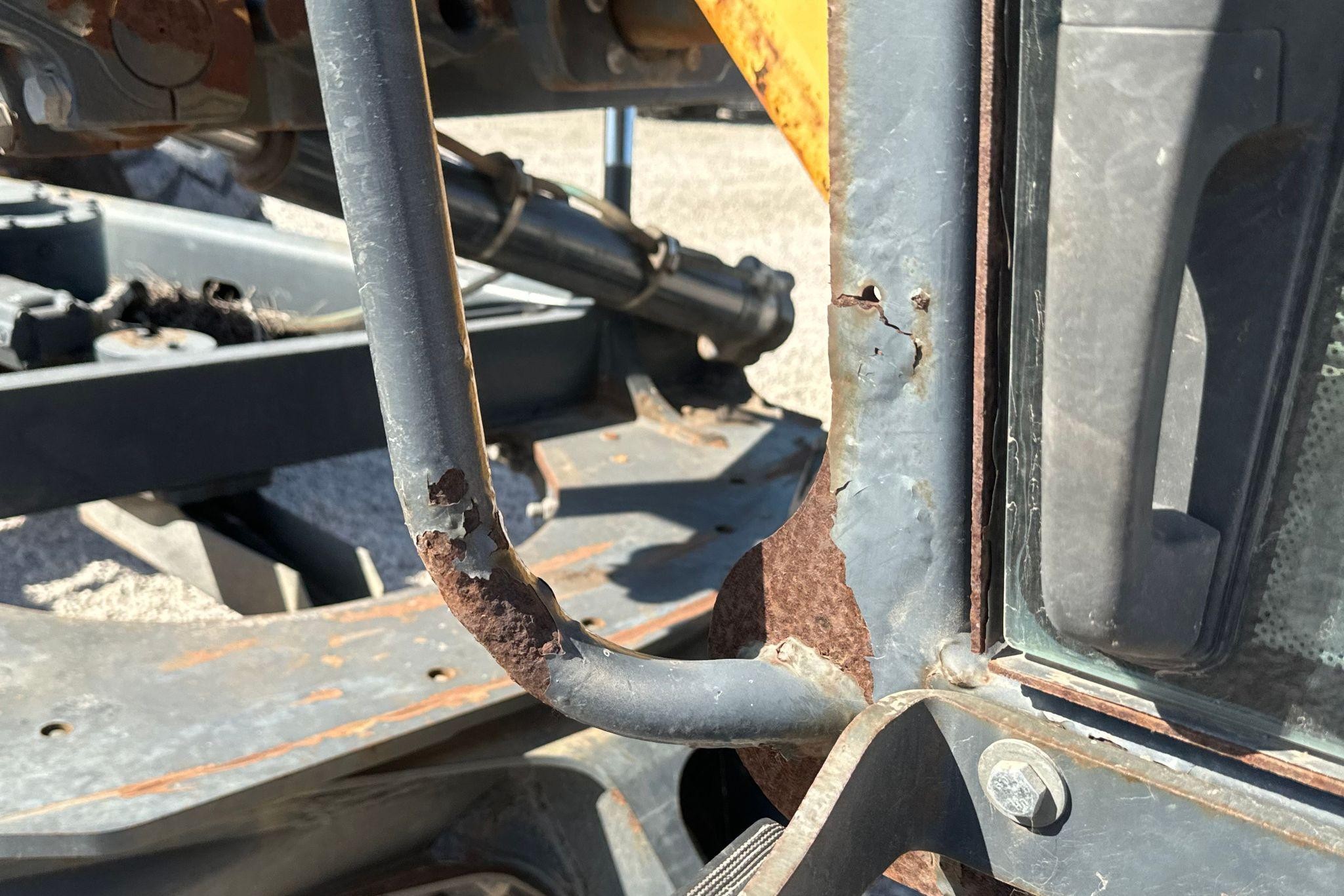 gallery 2013 John Deere 772G motor grader