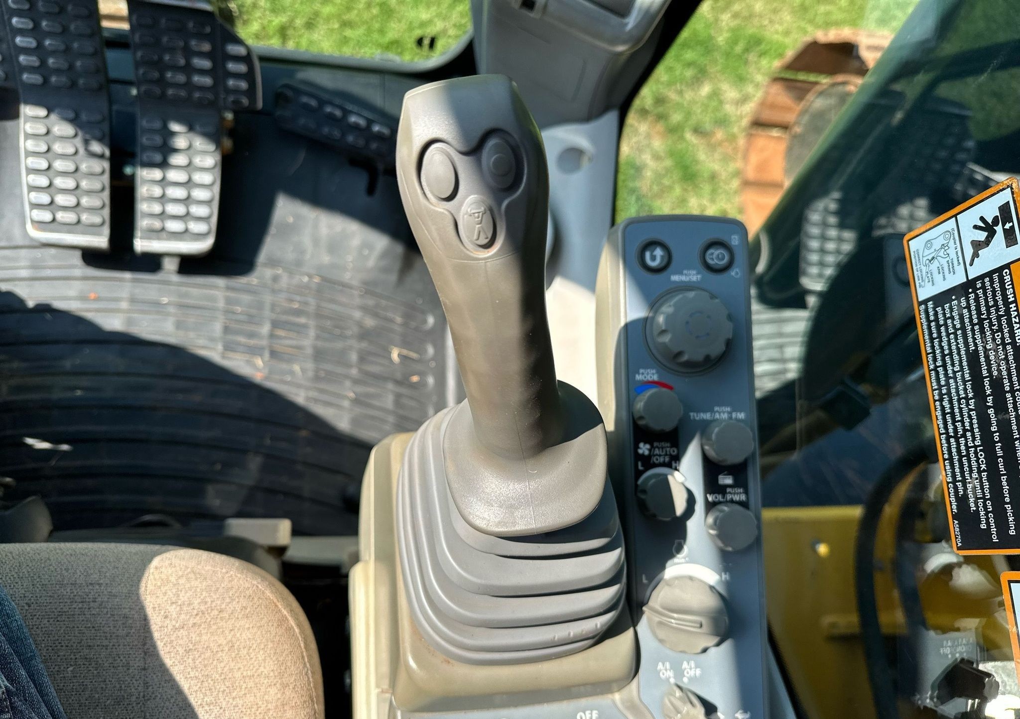gallery 2014 John Deere 250G LC excavator
