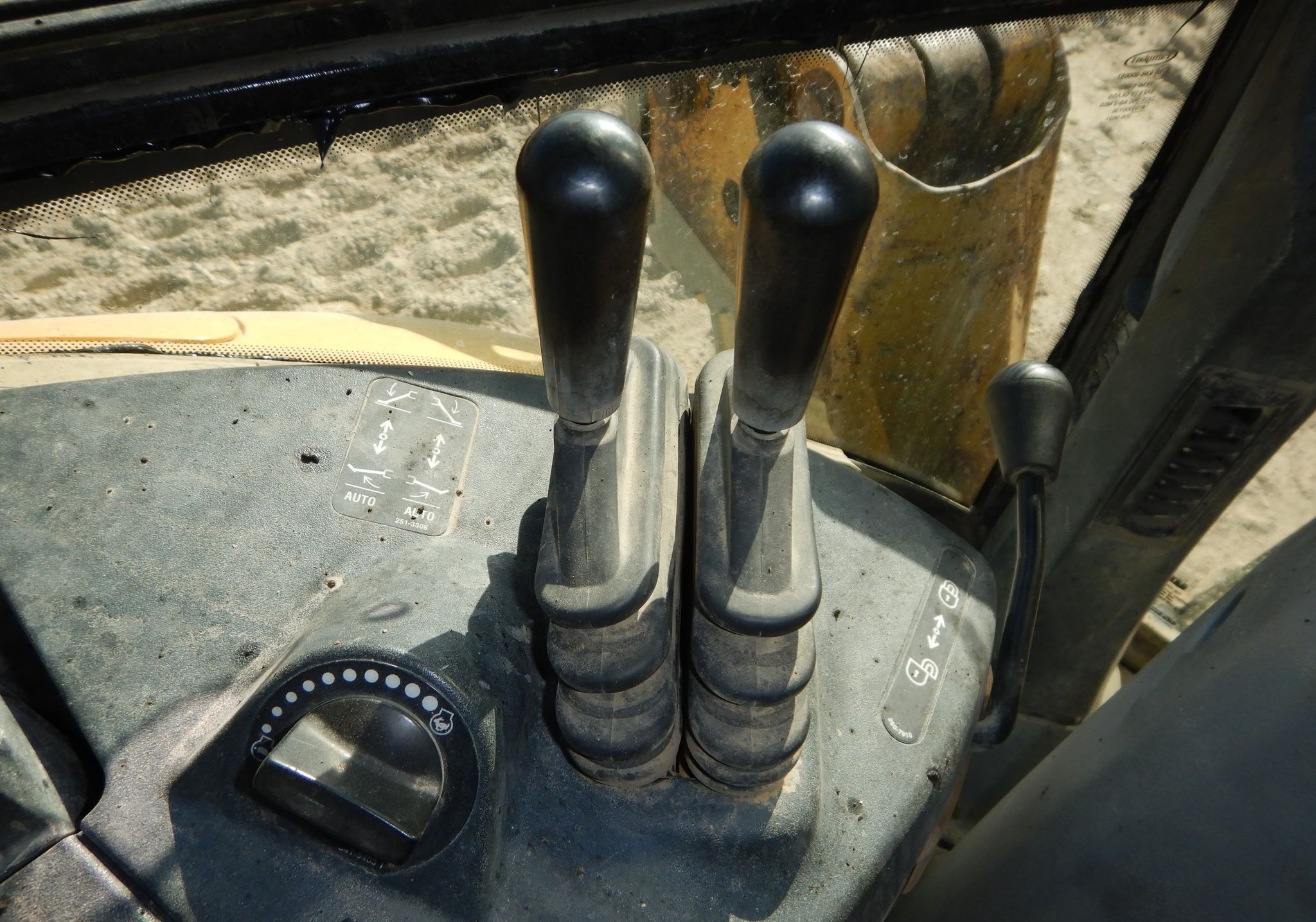 gallery 2014 Caterpillar 420F IT backhoe