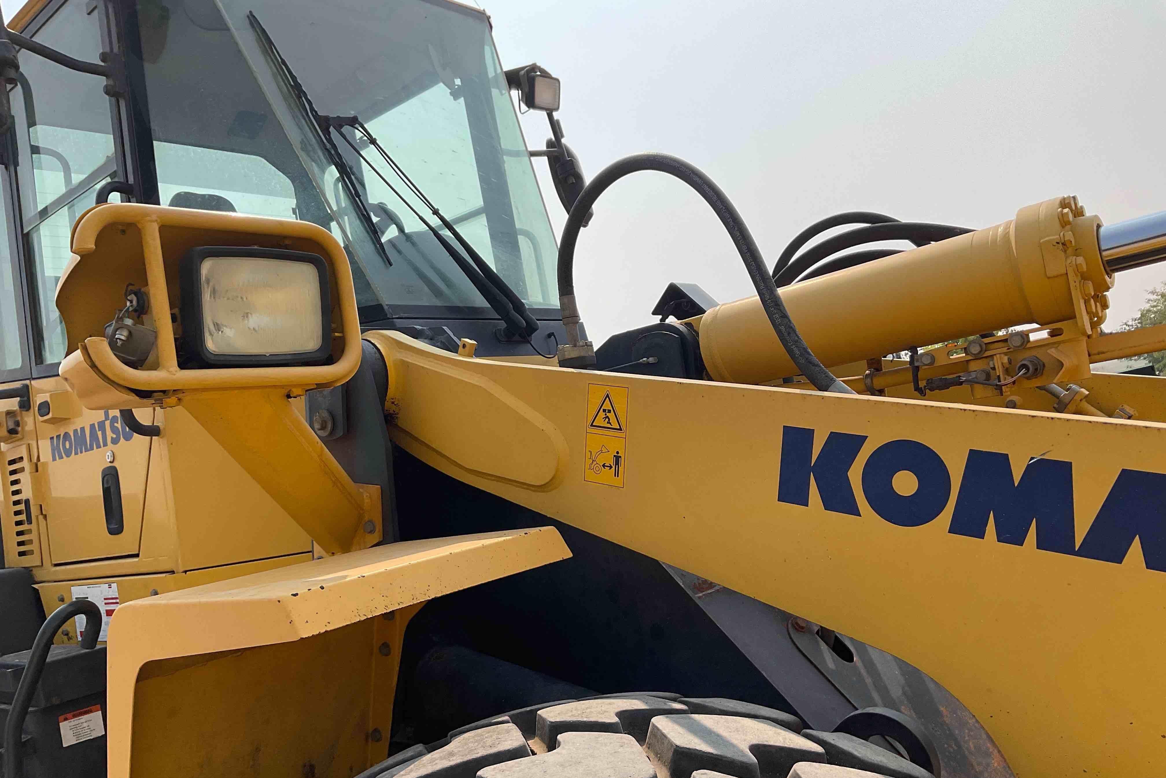 gallery 2008 Komatsu WA320-5L Wheel Loader W/Grapple