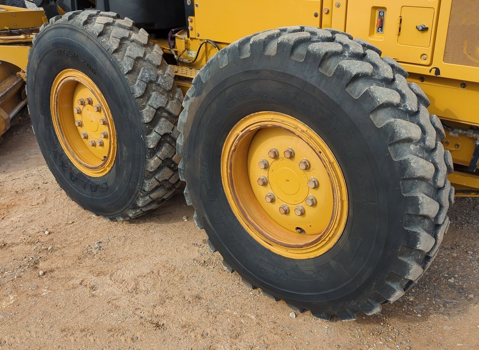gallery 2013 Caterpillar 12M2 VHP Plus motor grader