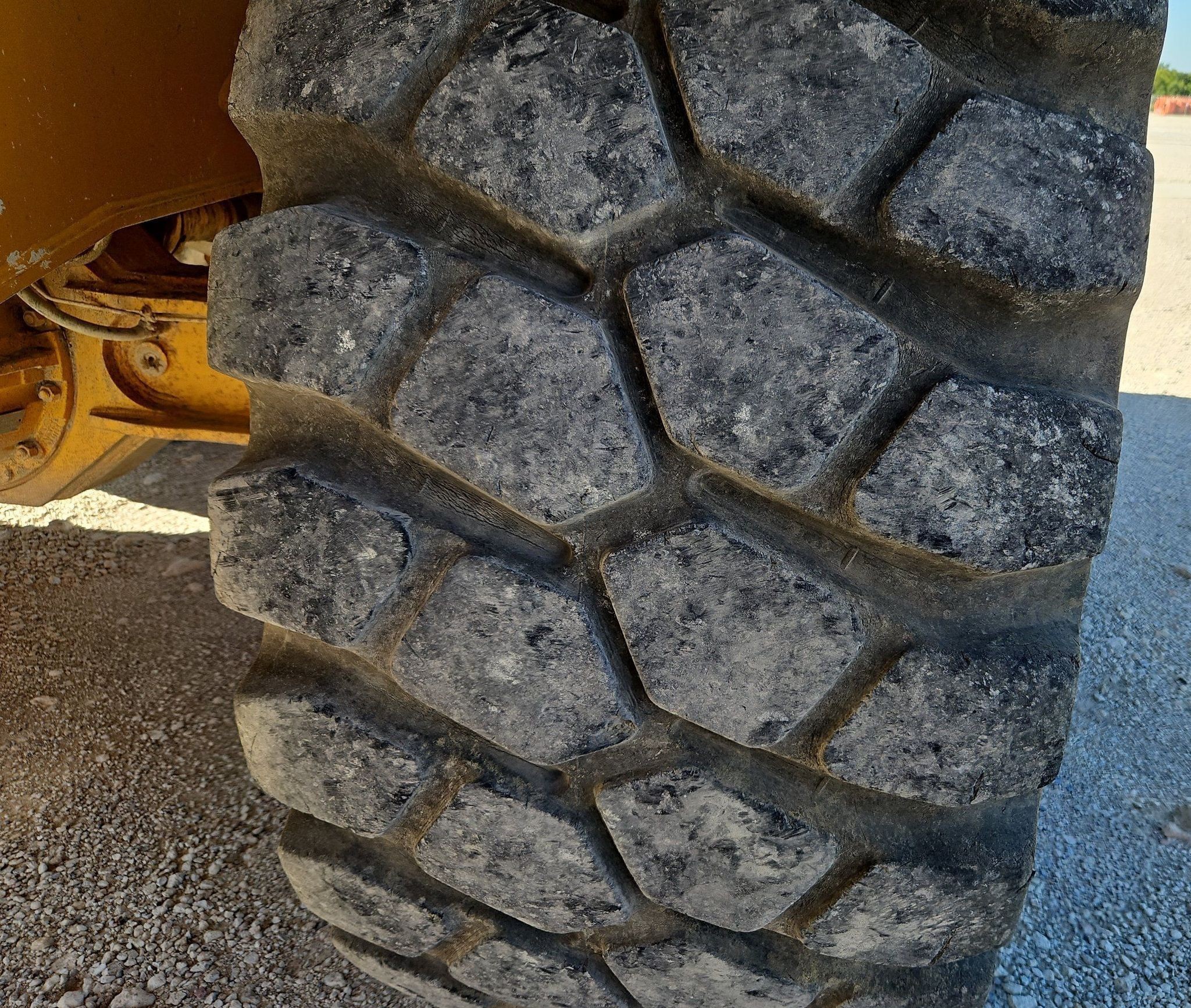 gallery 2000 John Deere 400C haul truck