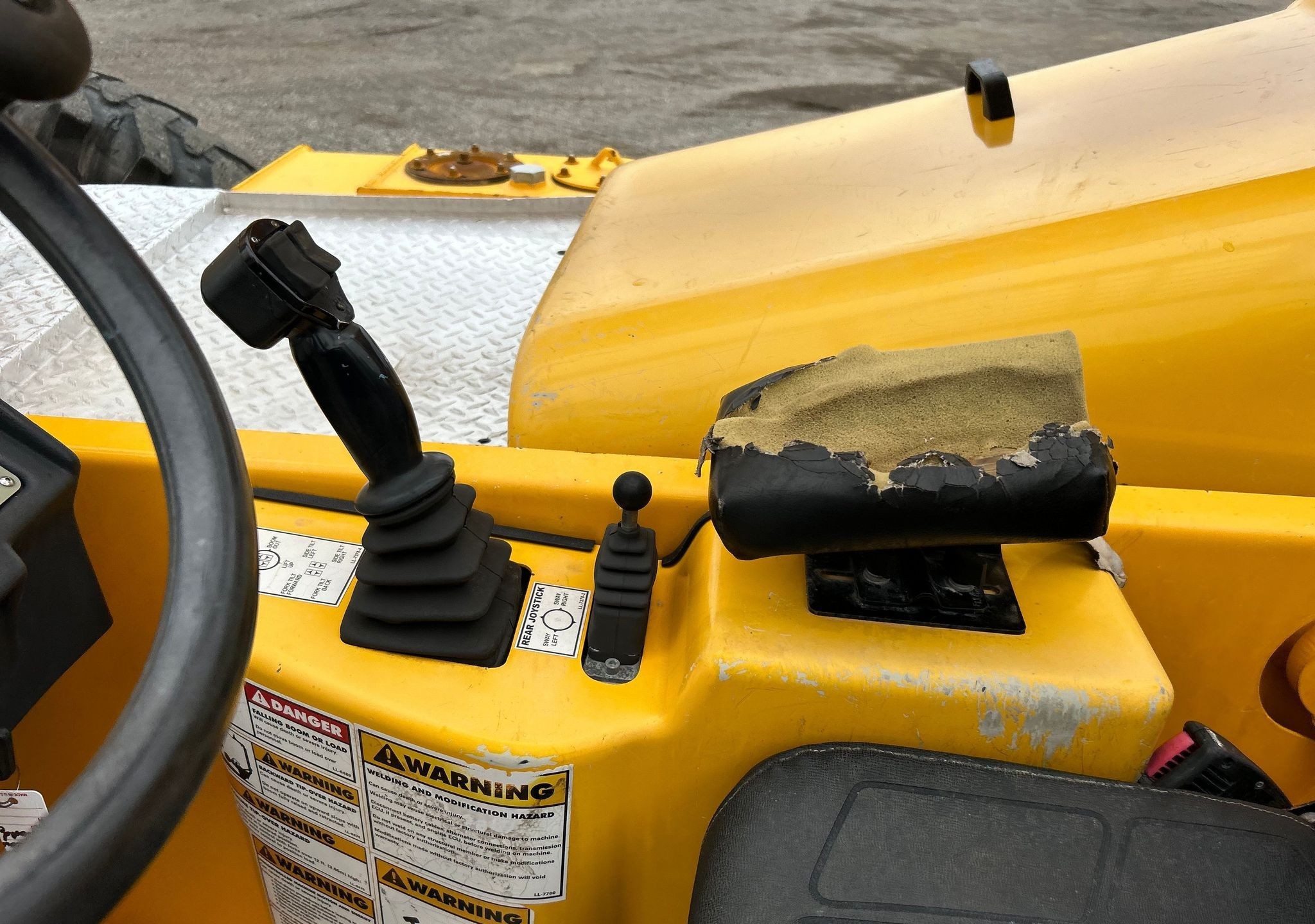 gallery 2010 Pettibone 944 telehandler