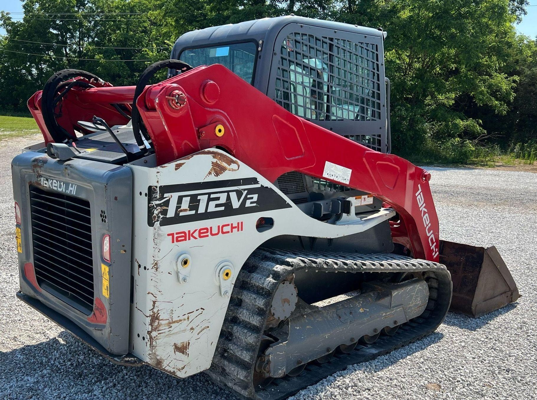 gallery 2016 Takeuchi TL12V2 tracked skid steer loader