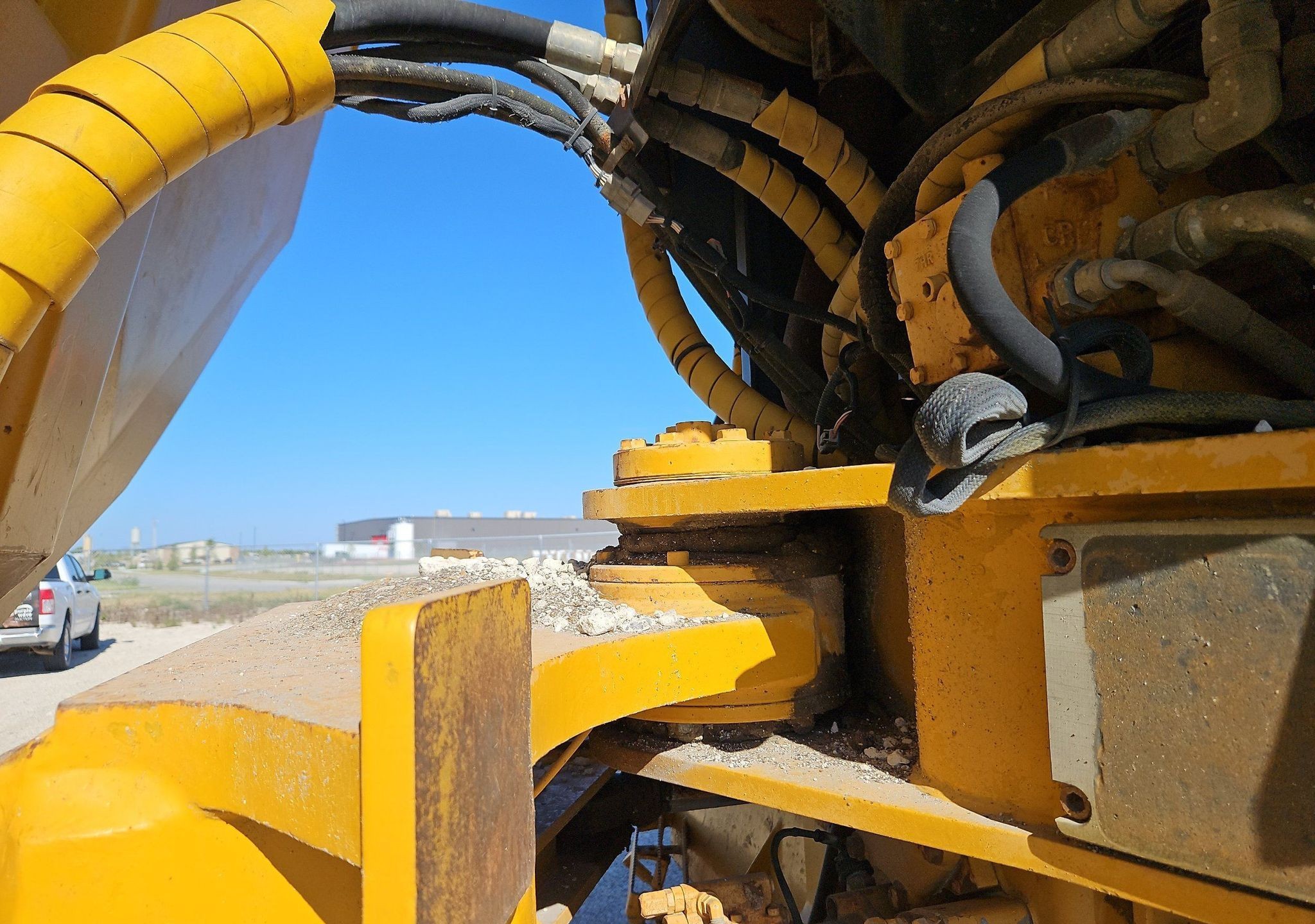 gallery 2000 John Deere 400C haul truck