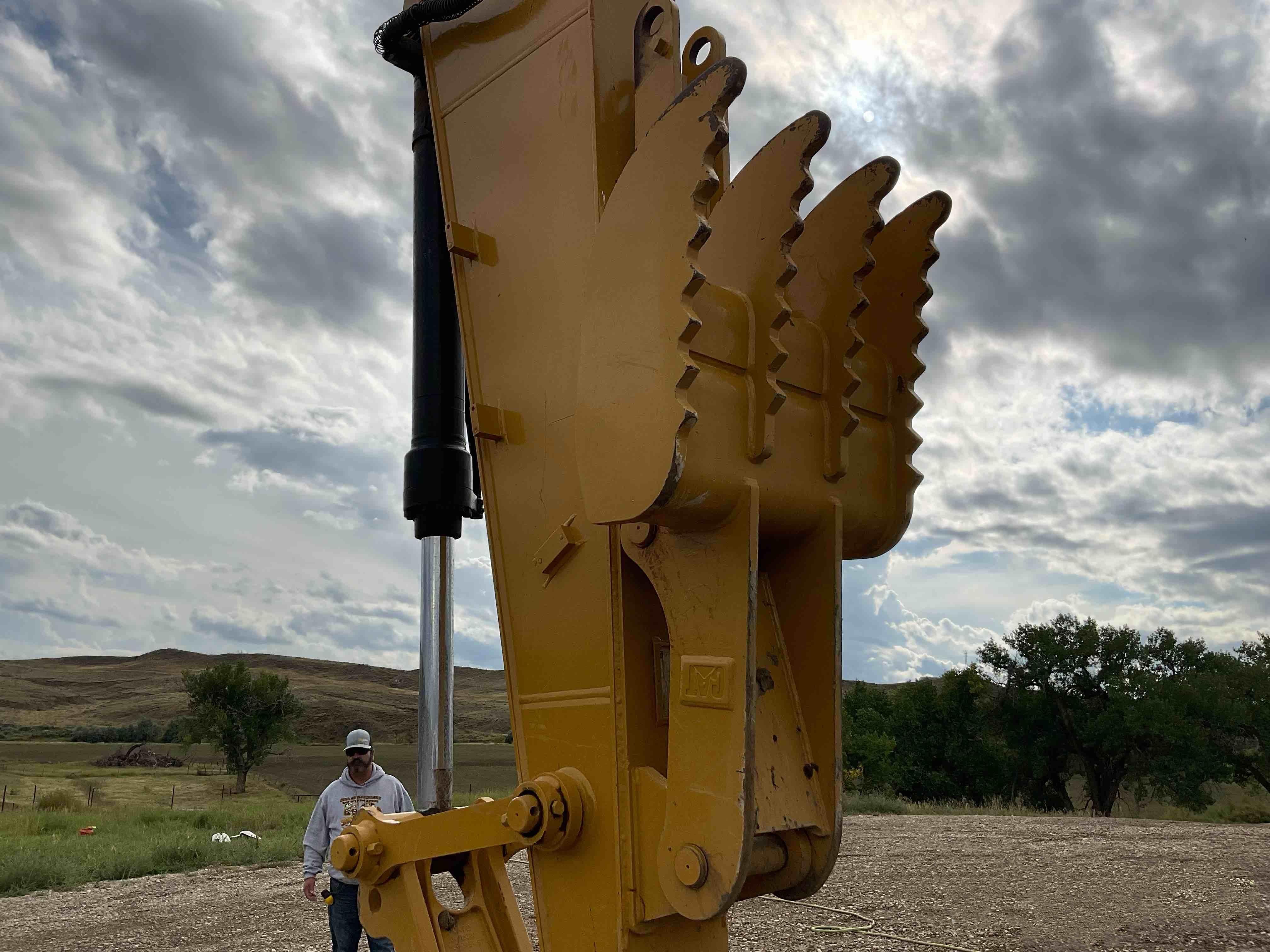 gallery 2017 Caterpillar 320FL Excavator