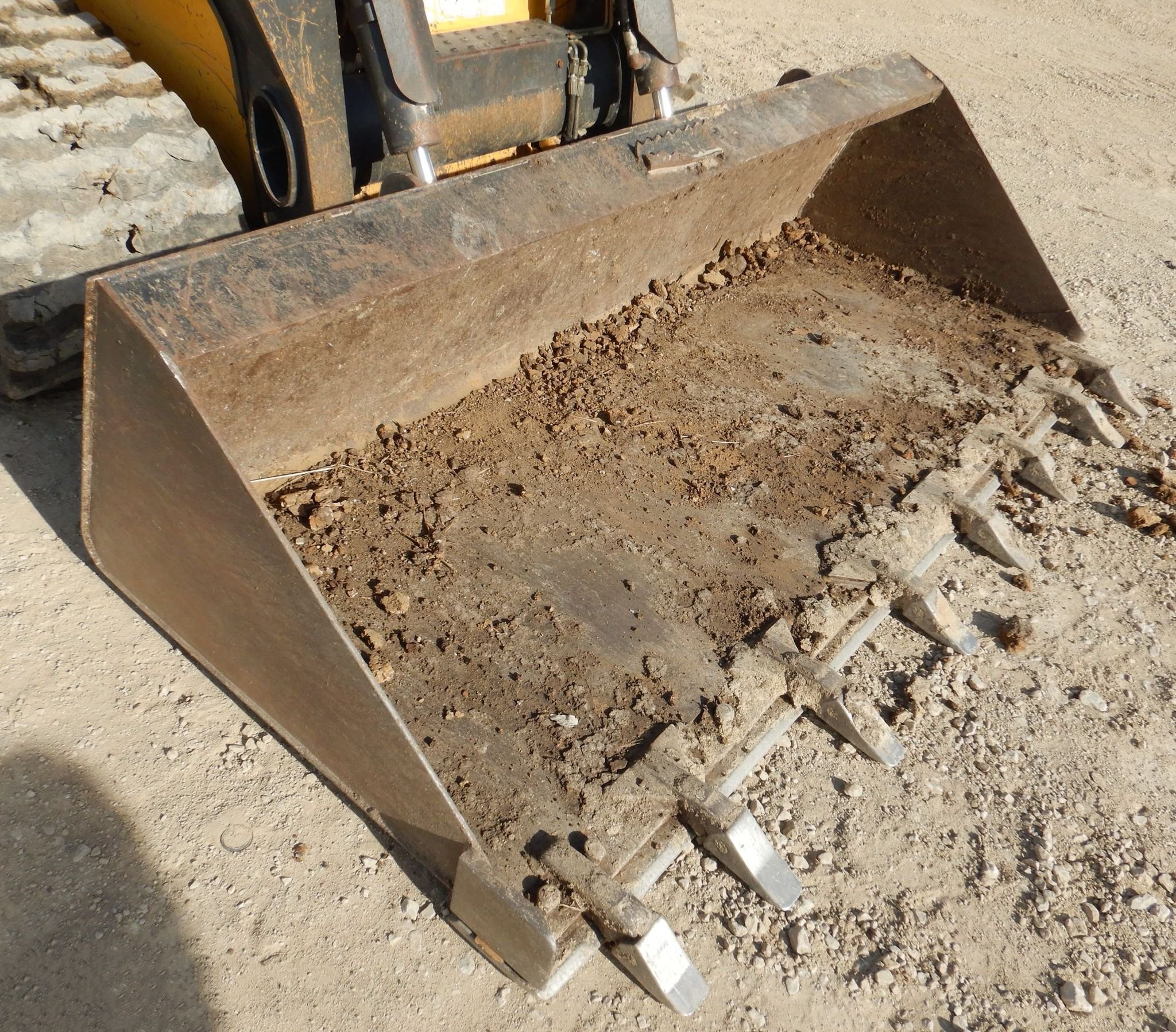 gallery New Holland C245 tracked skid steer loader