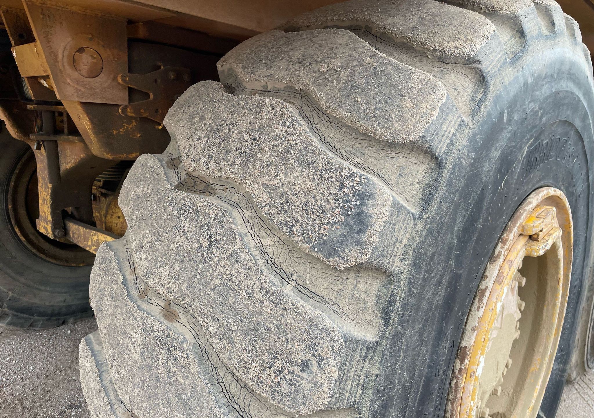 gallery 2000 Caterpillar D300E Series II water wagon