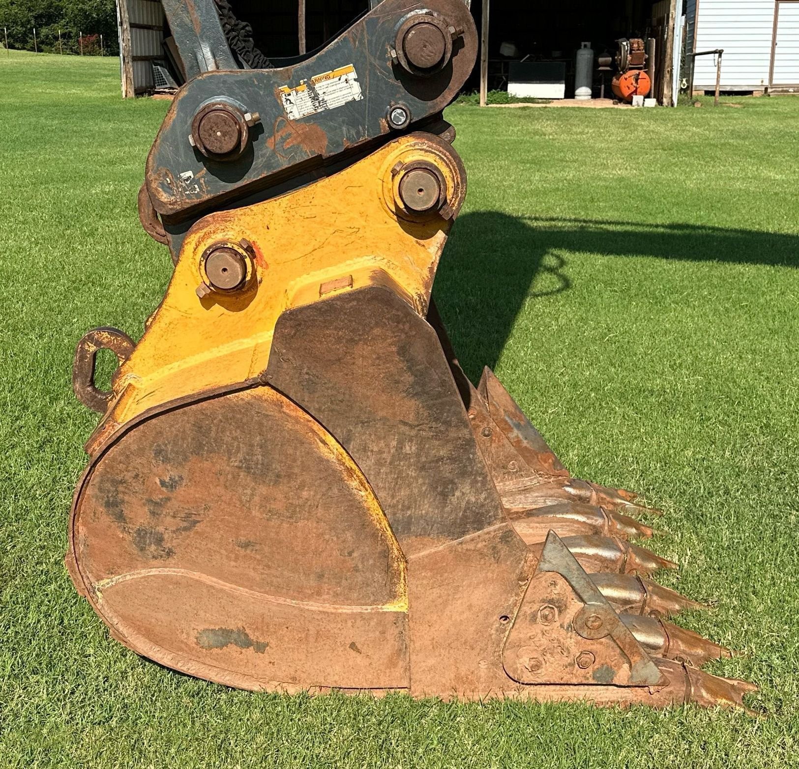 gallery 2014 John Deere 250G LC excavator