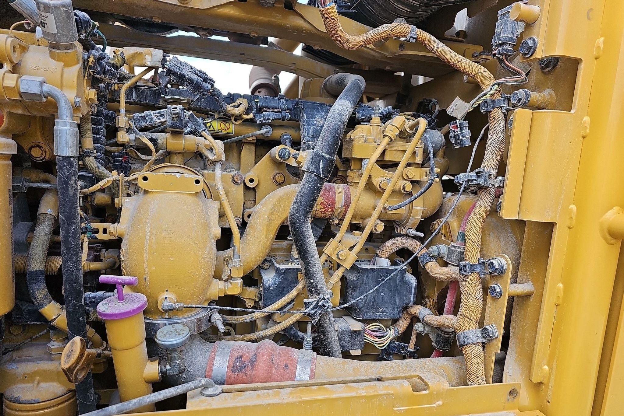 gallery 2013 Caterpillar 12M2 VHP Plus motor grader