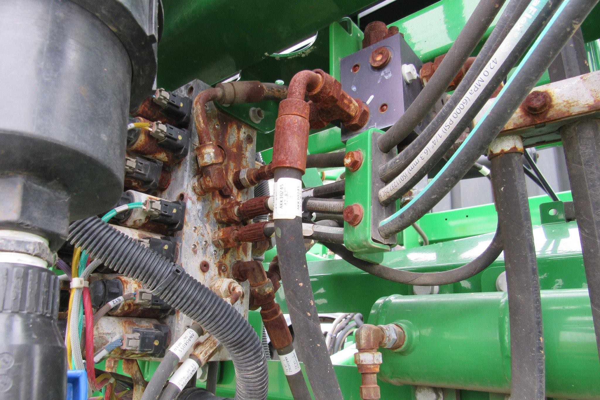 gallery 2014 John Deere R4038 self-propelled sprayer