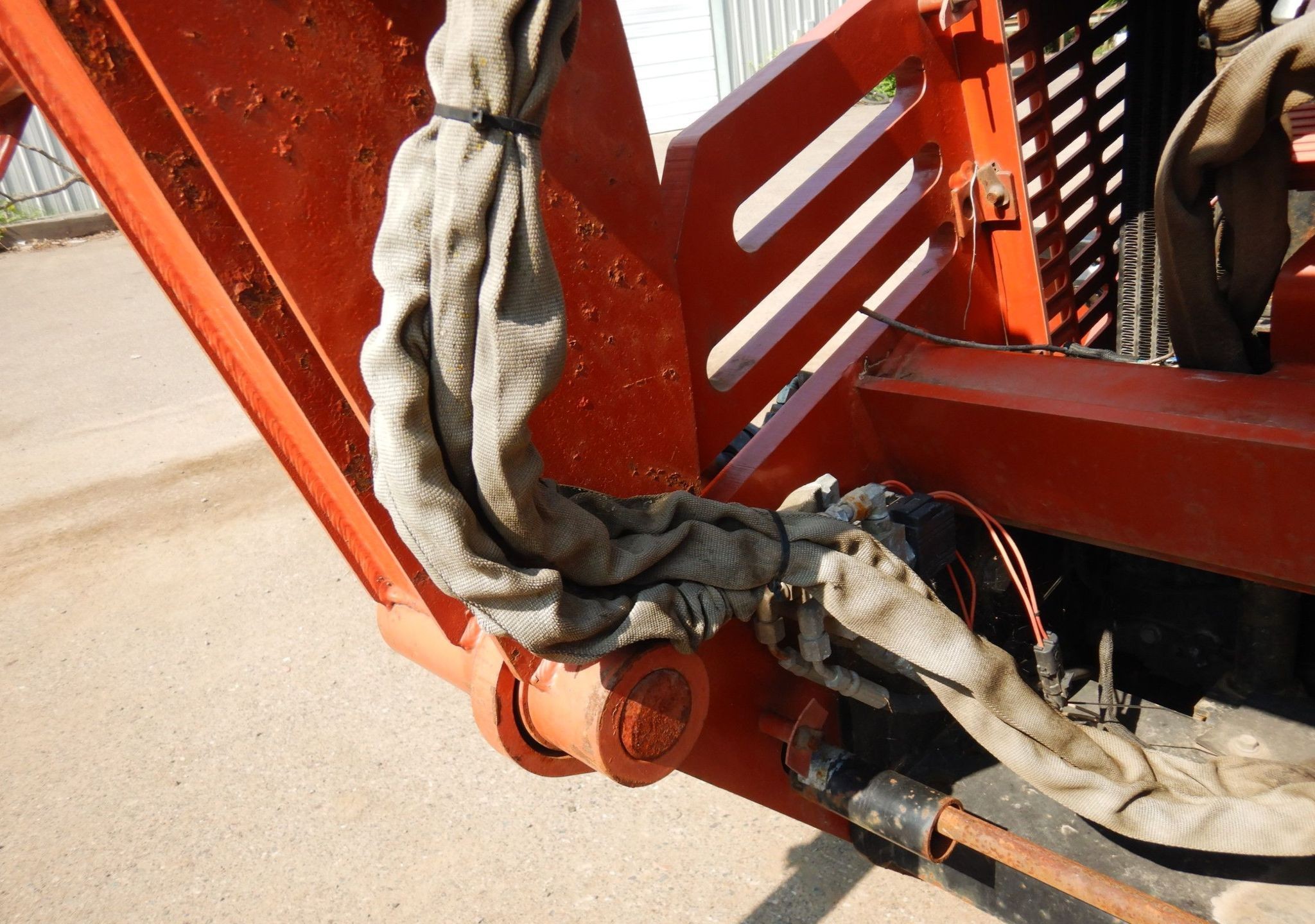 gallery 2004 Ditch Witch HT115 cable plow