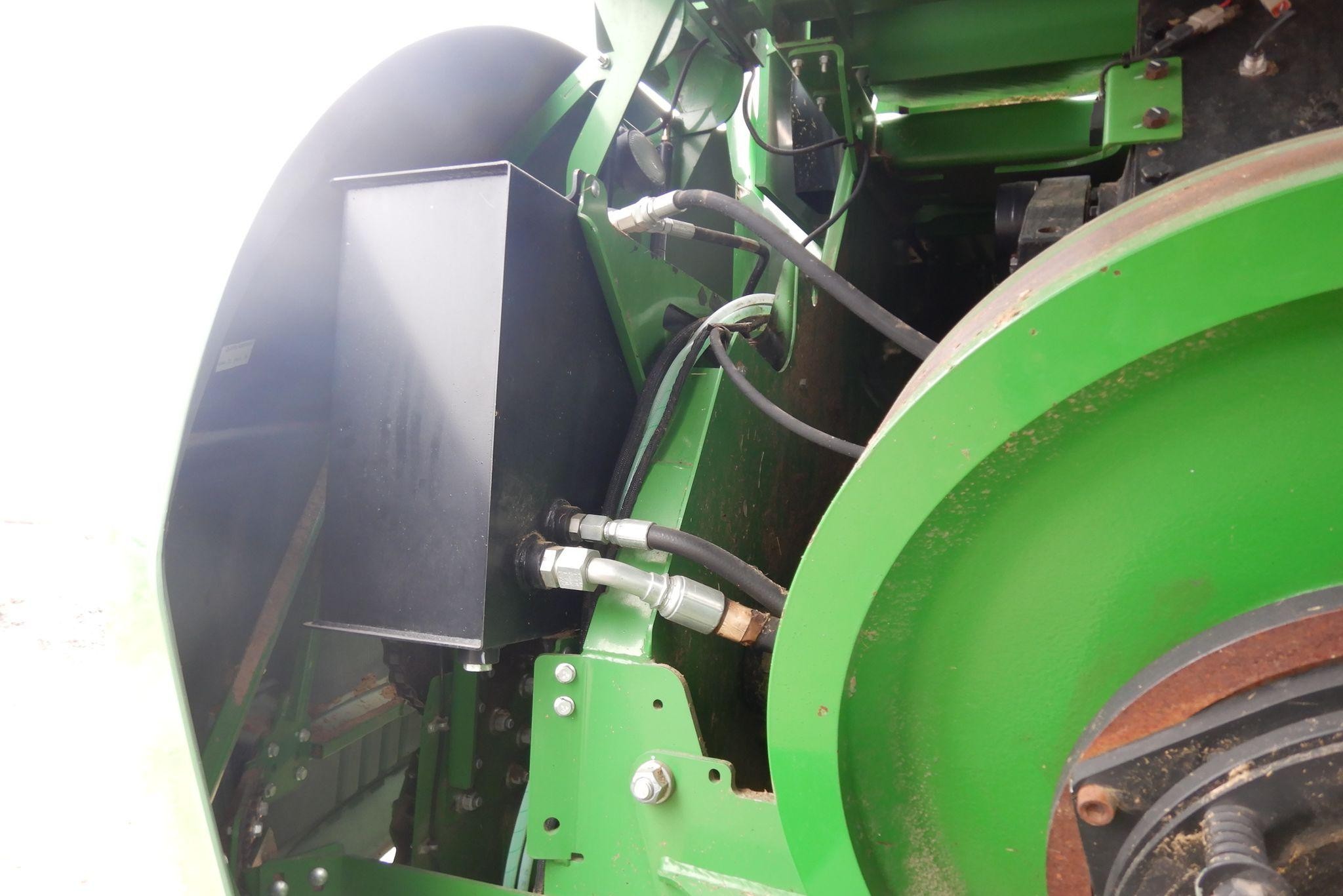 gallery 2016 John Deere L340 square baler