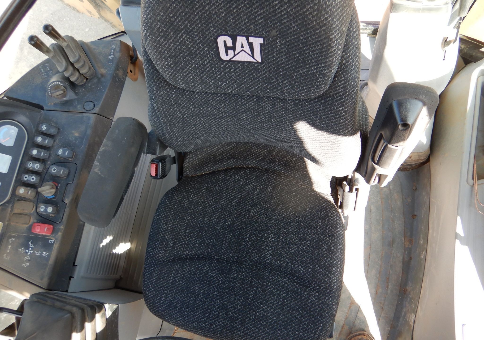 gallery 2013 Caterpillar 420F backhoe