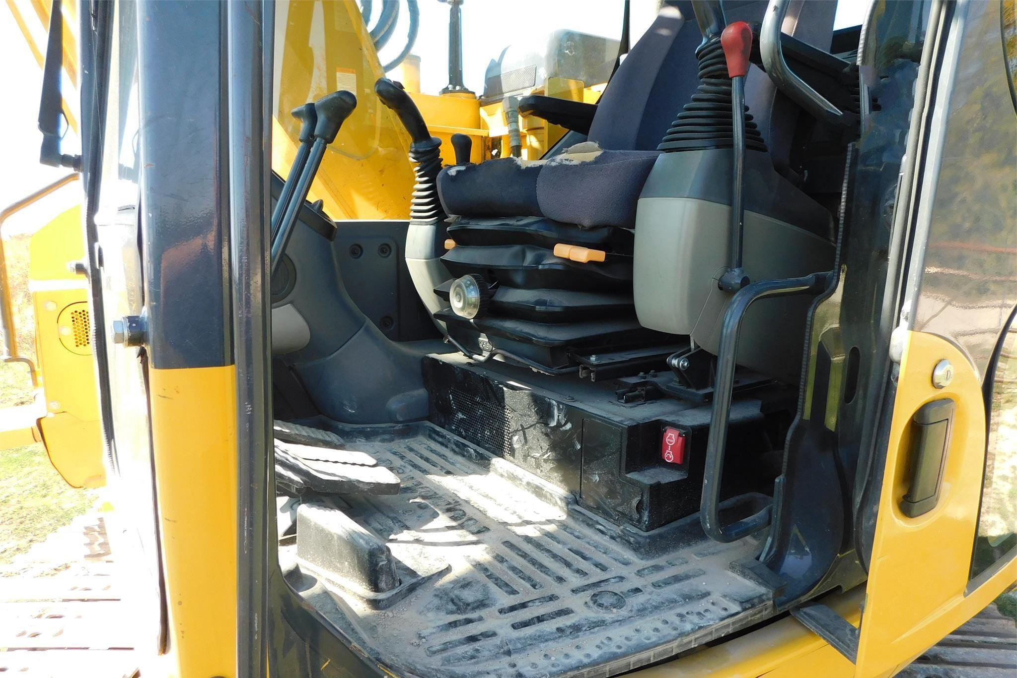 gallery 2016 KOMATSU PC138US LC-11
