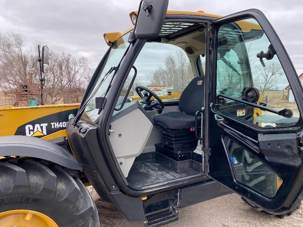gallery 2019 Caterpillar TH408D 4x4x4 Handler