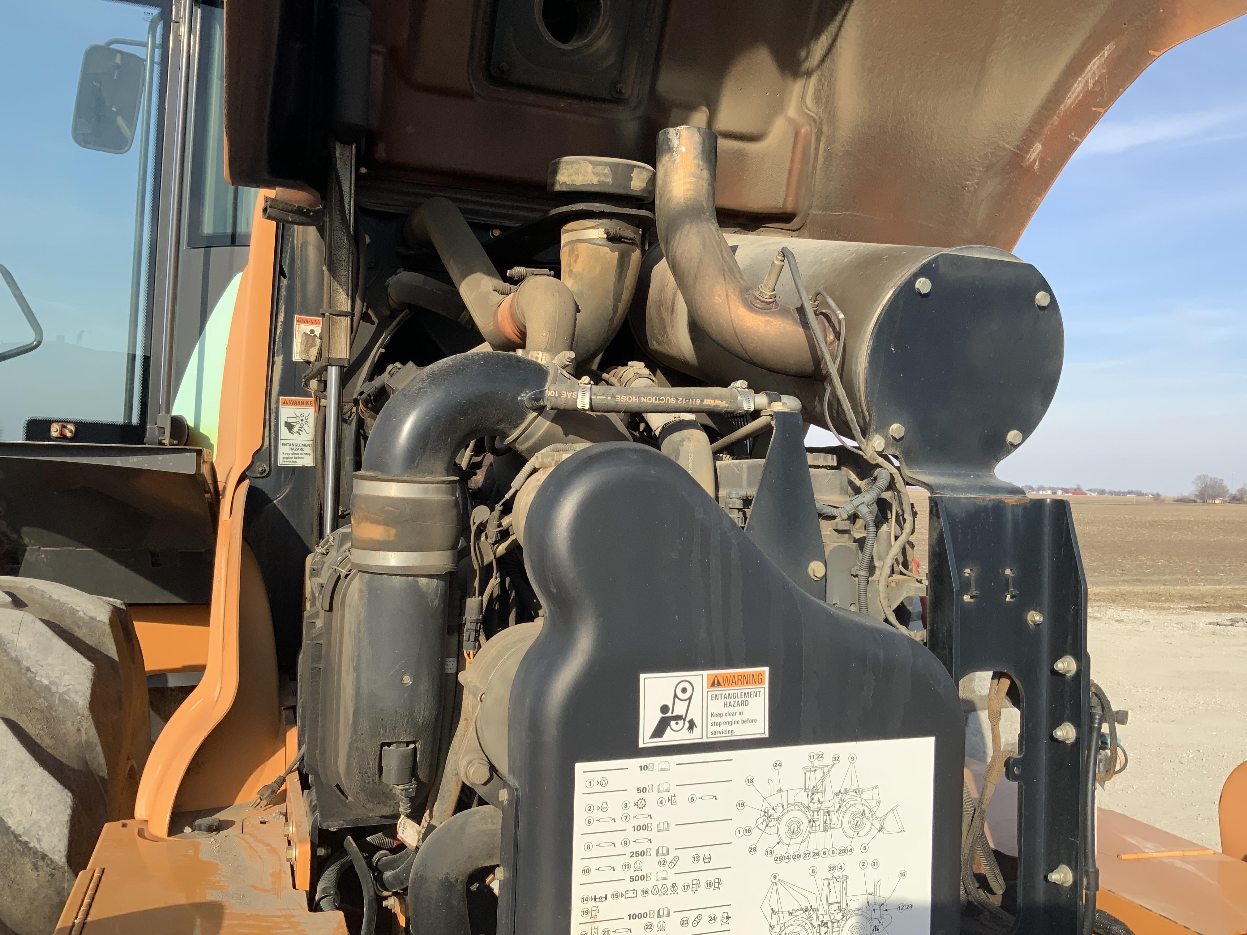 gallery 2013 Case 821F Wheel Loader