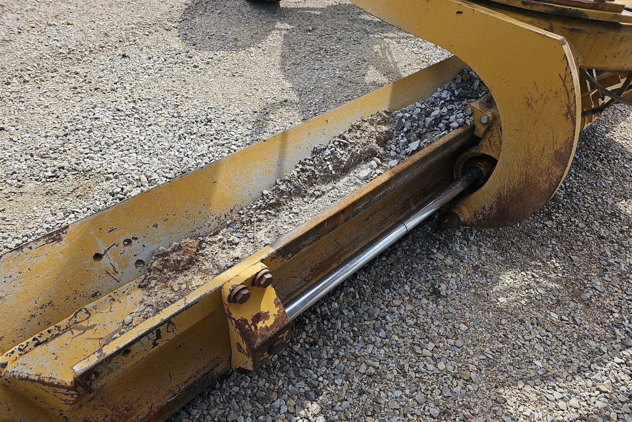 gallery 2013 Caterpillar 12M2 VHP Plus motor grader
