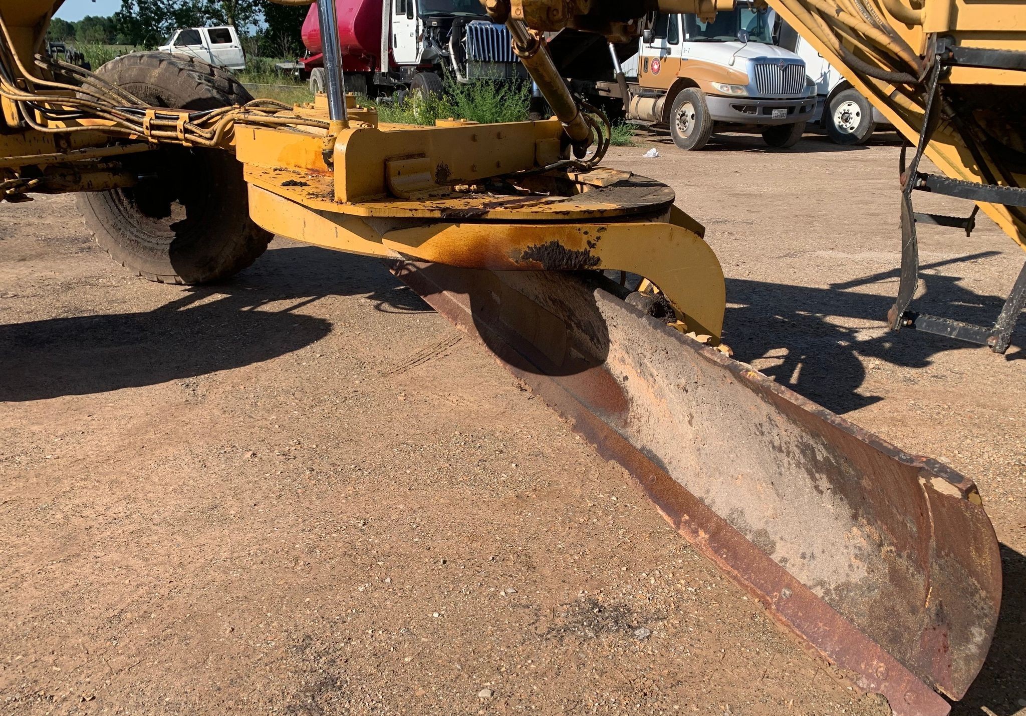 gallery 2001 Caterpillar 140H motor grader