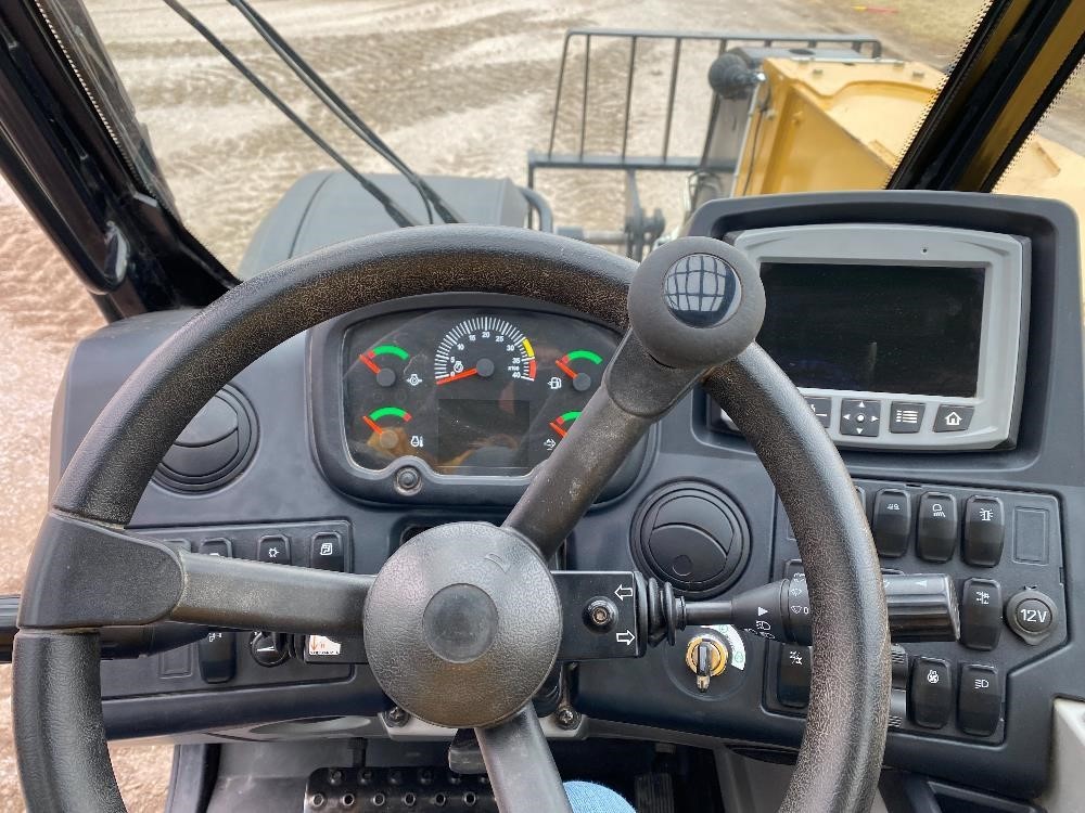 gallery 2019 Caterpillar TH408D 4x4x4 Ag Handler