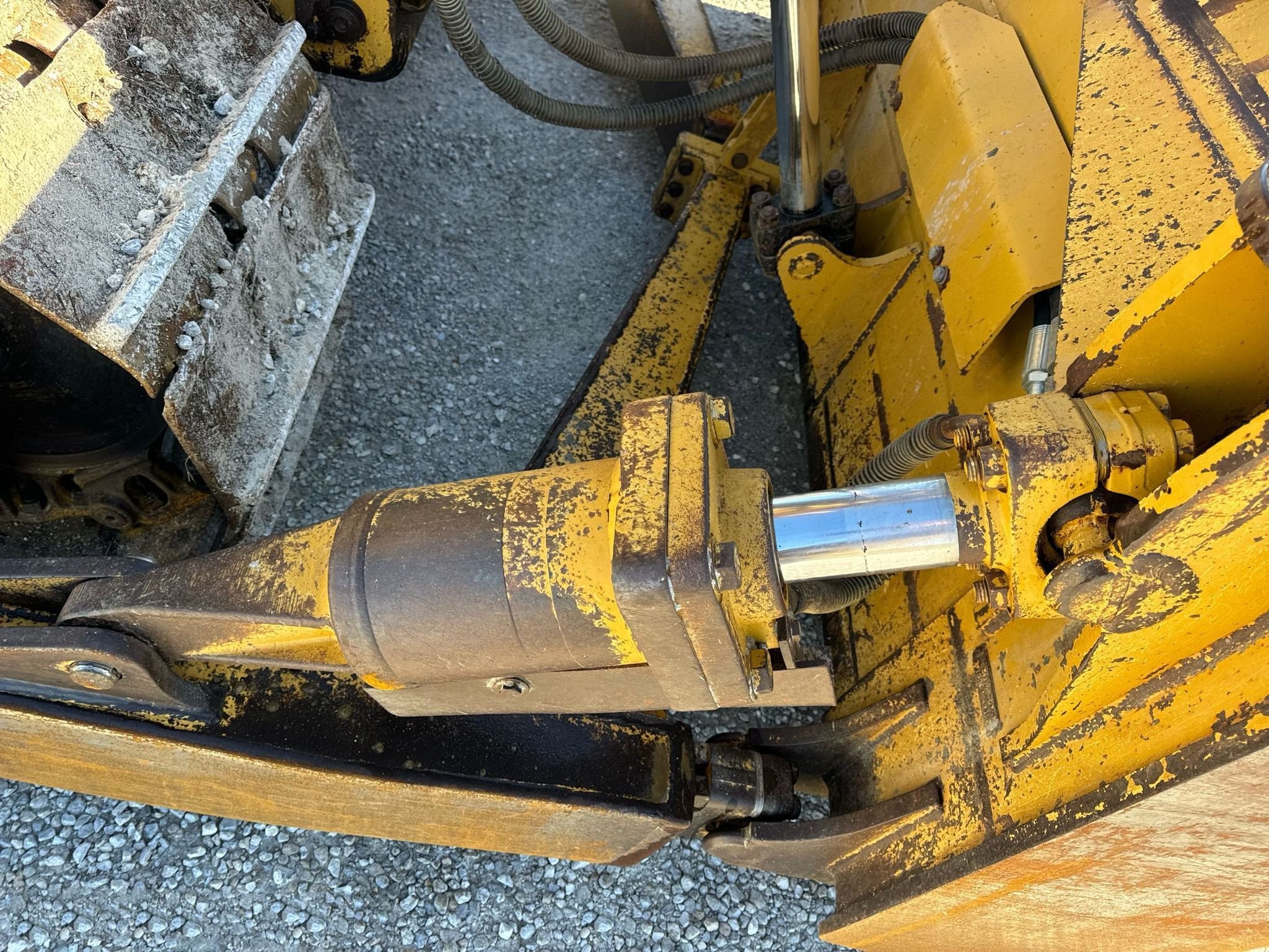 gallery 2011 Caterpillar D6T XL dozer