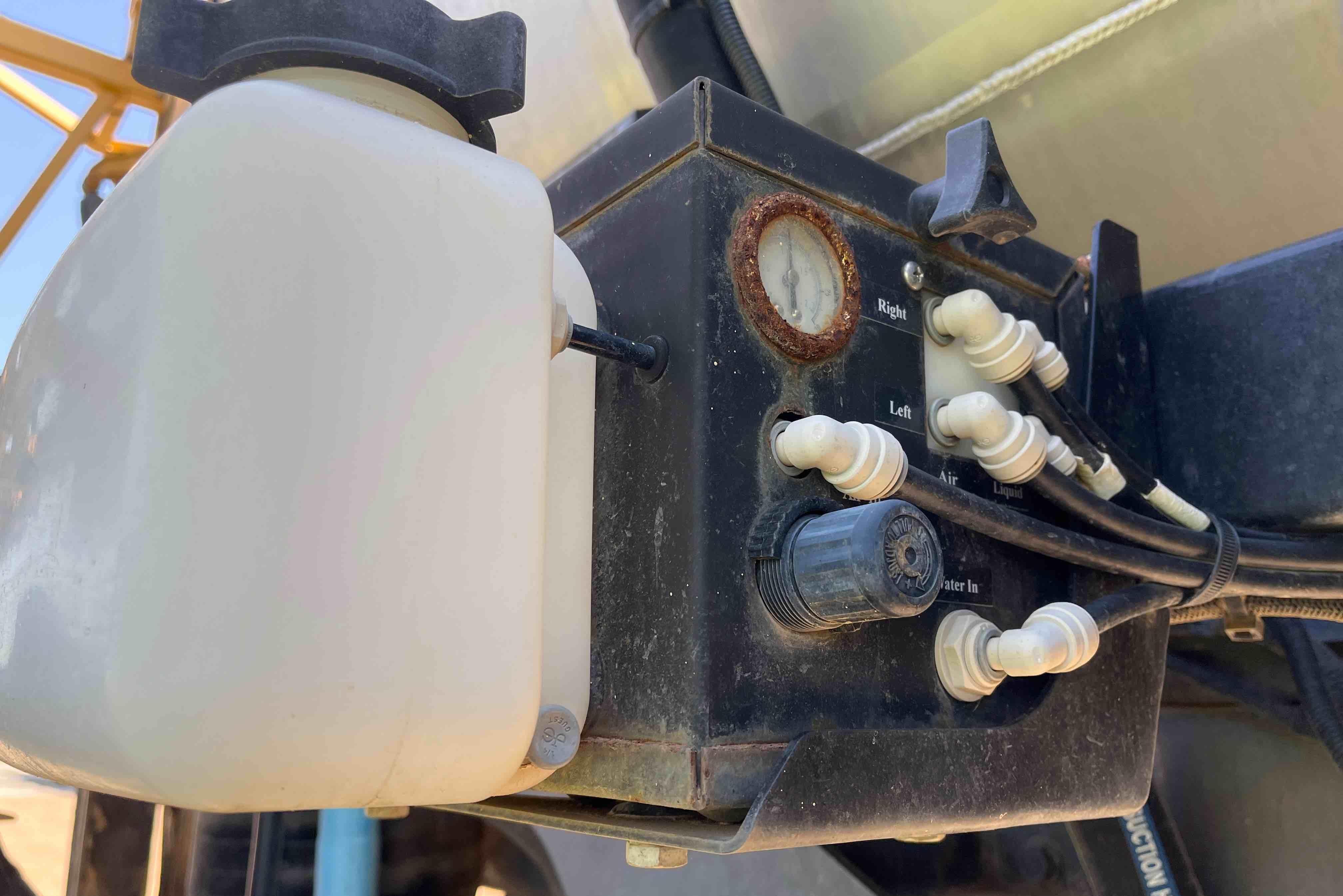 gallery 2019 RoGator RG1300C Self-Propelled Sprayer