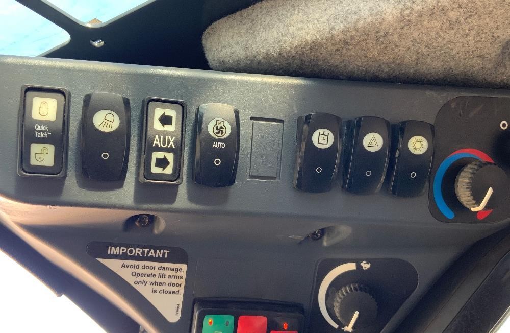 gallery 2021 John Deere 325G Skid Steer