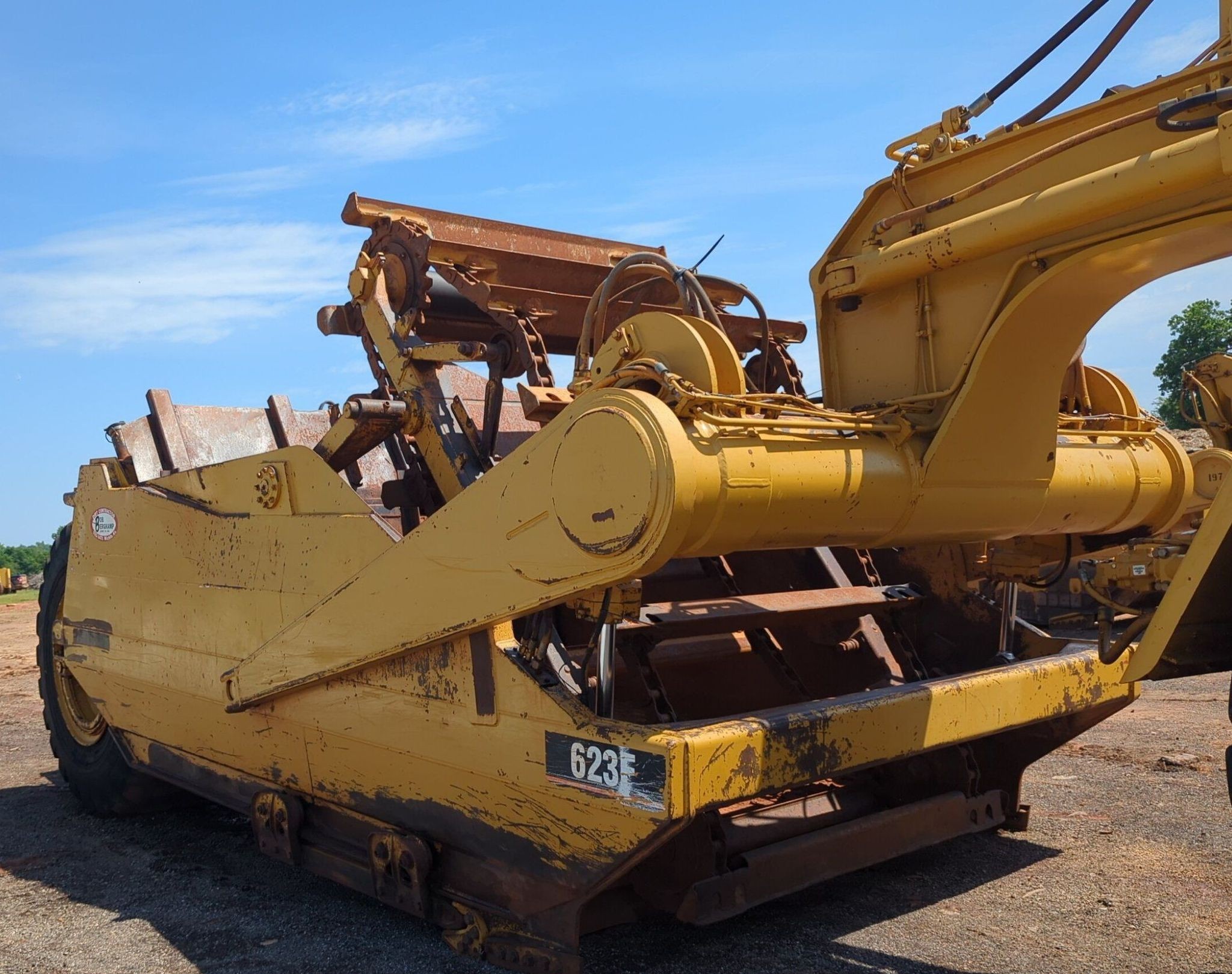gallery 1995 Caterpillar 623F Elevating Scraper