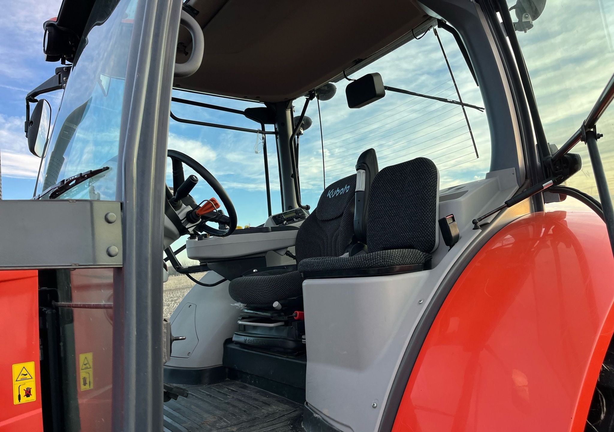 gallery 2018 Kubota M7-171 MFWD tractor