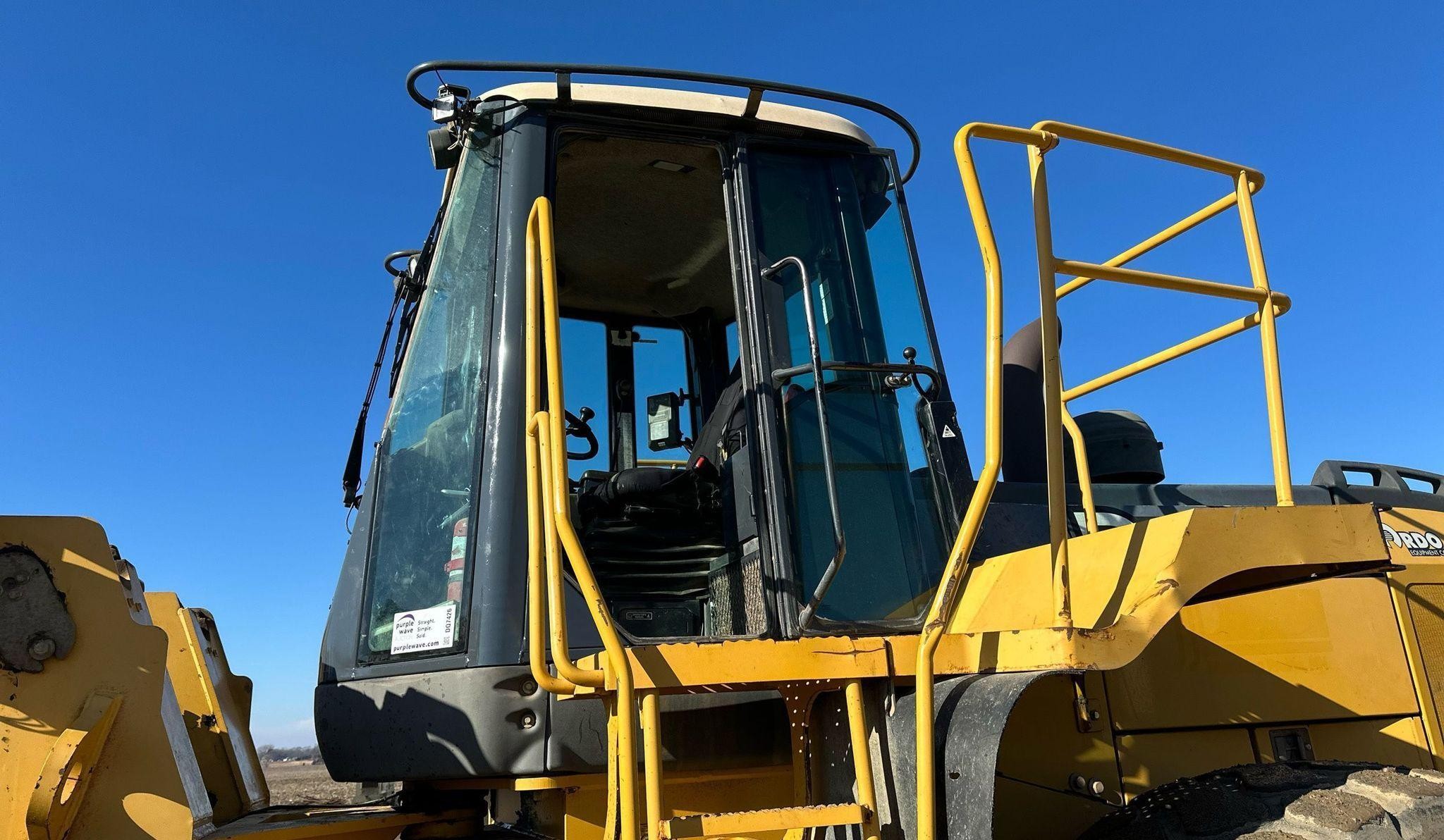gallery 2006 John Deere 844J wheel loader