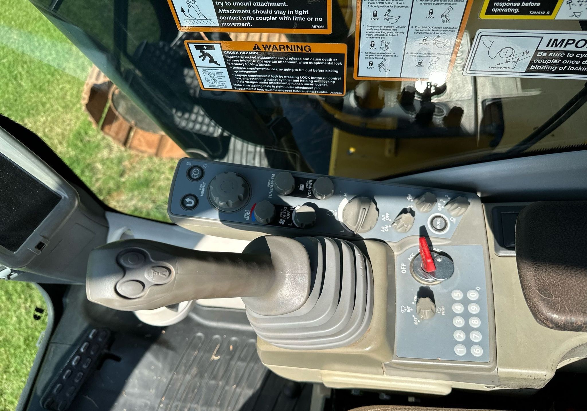 gallery 2014 John Deere 250G LC excavator