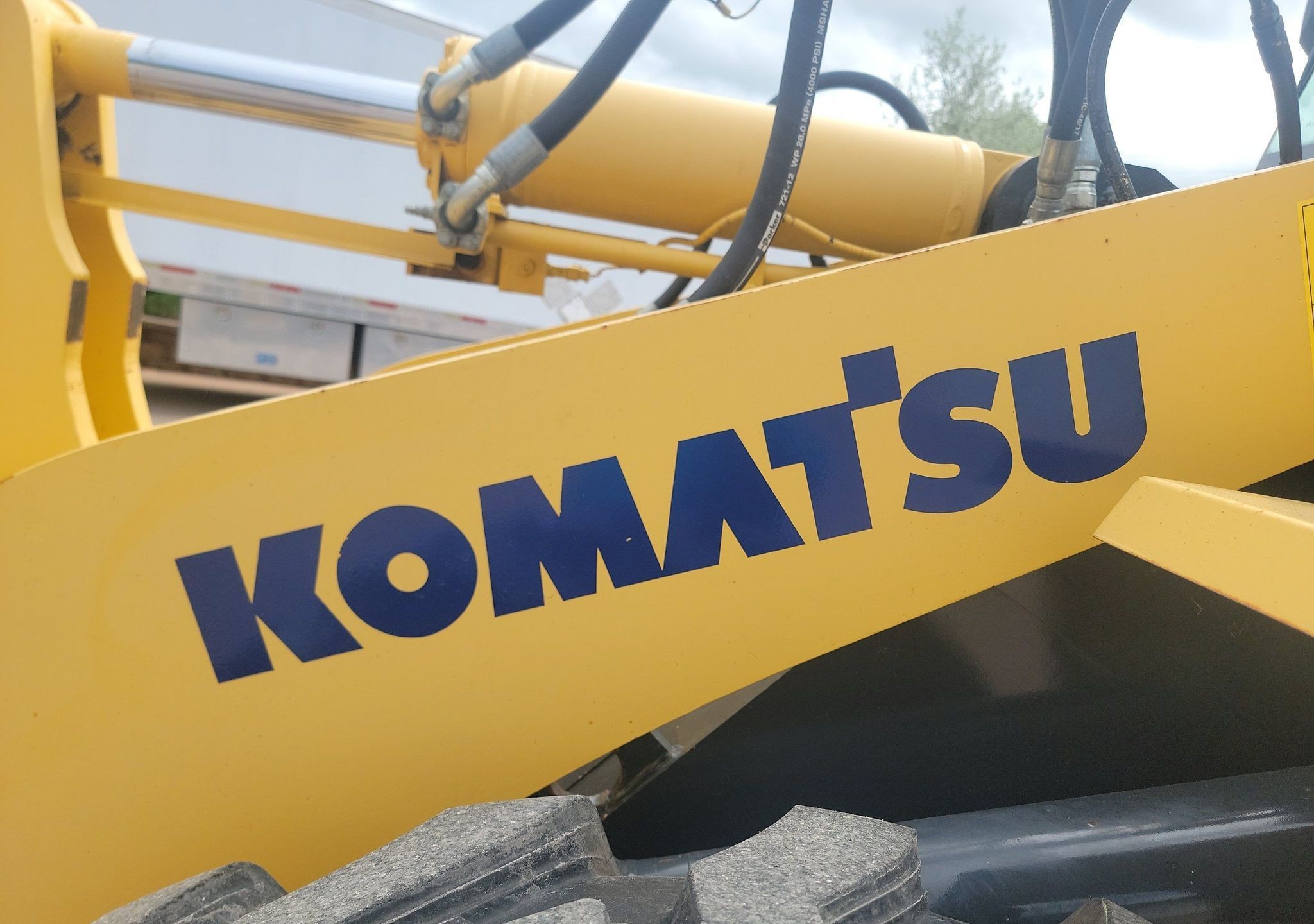 gallery 2005 Komatsu WA320 wheel loader
