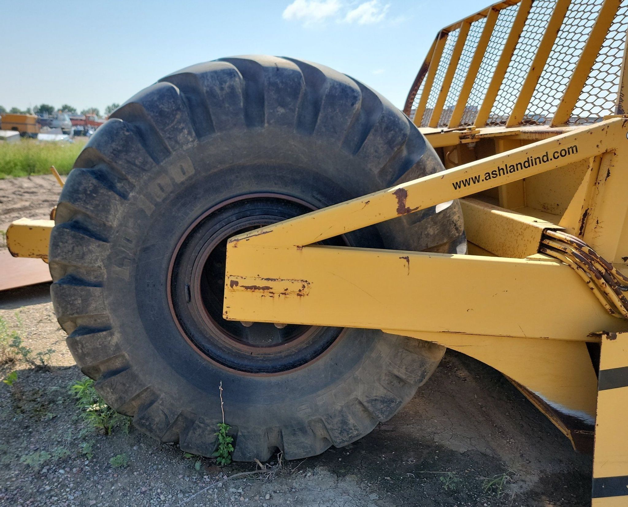 gallery Volvo T450D 4WD scraper tractor