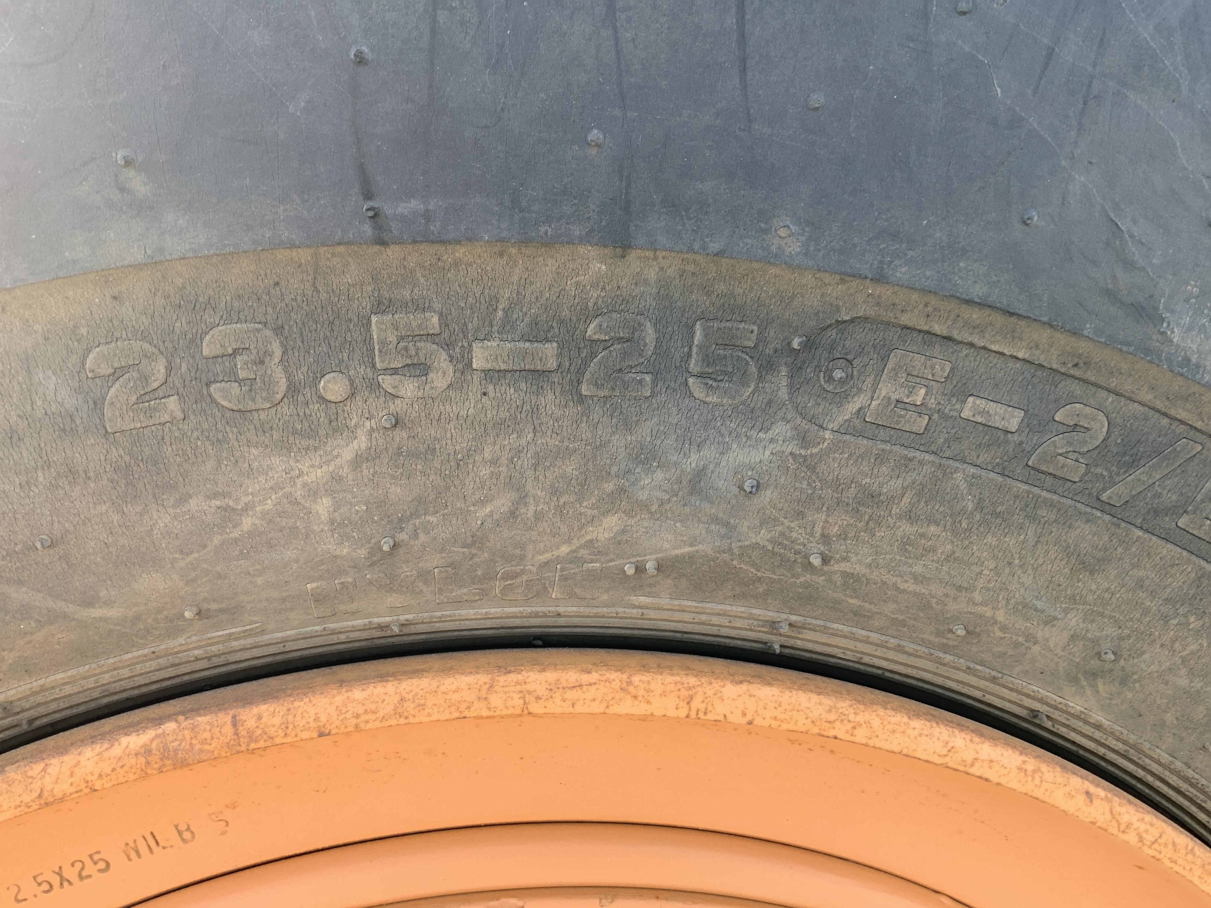 gallery 2013 Case 821F Wheel Loader