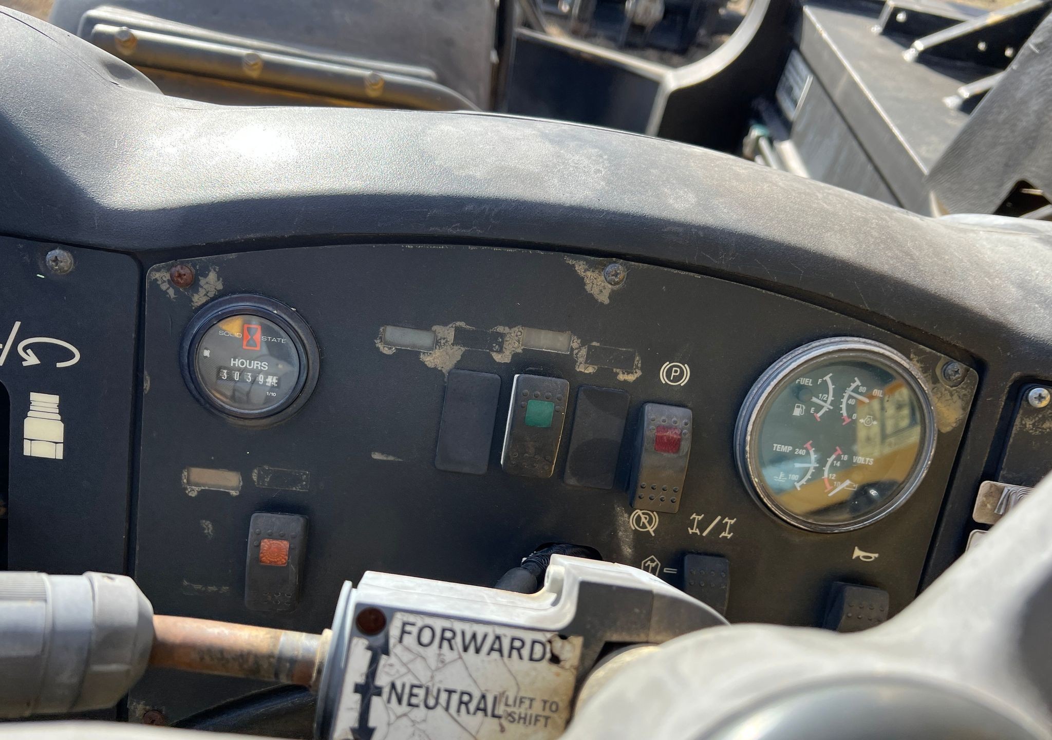 gallery 2010 Caterpillar TL943 telehandler
