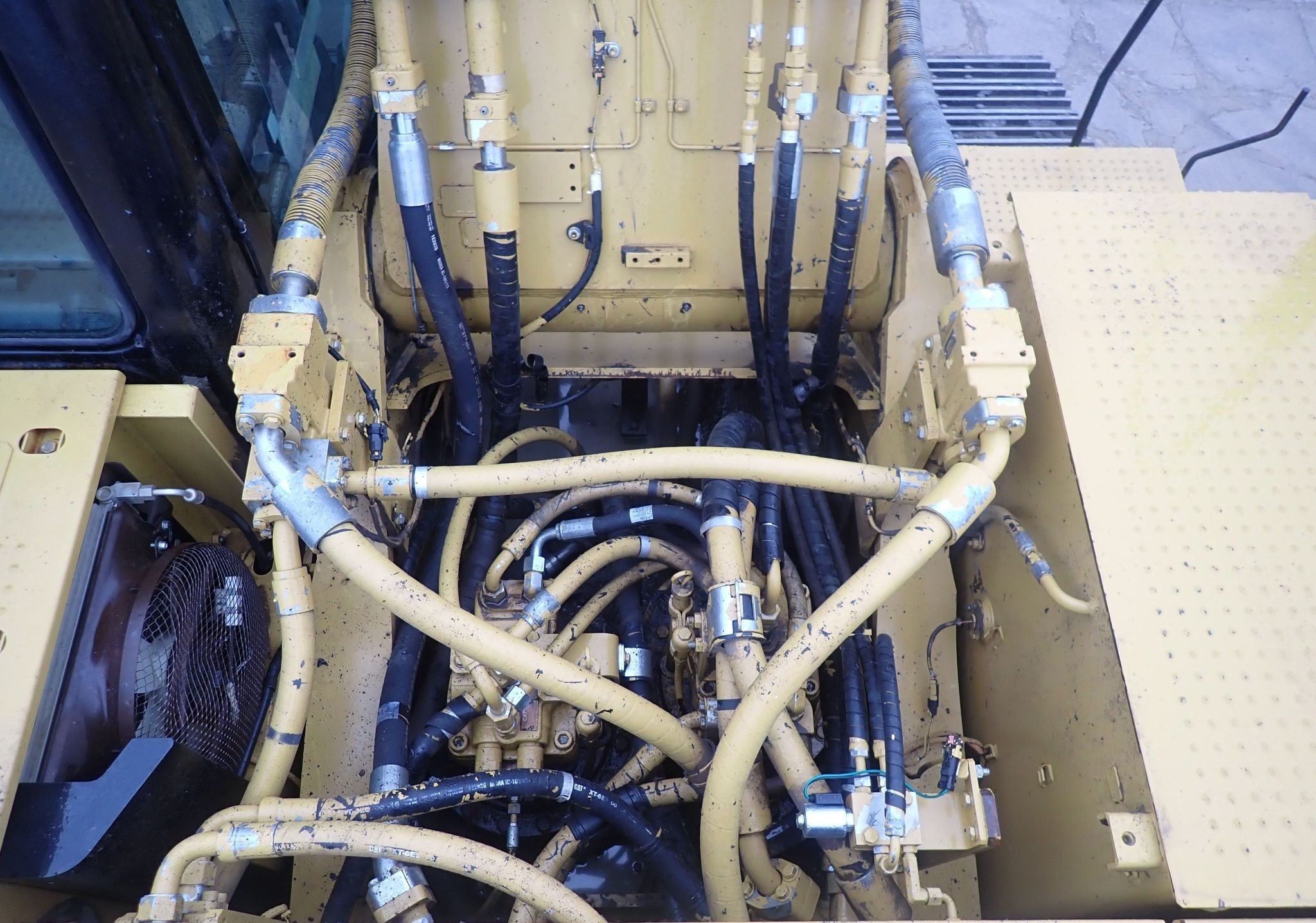 gallery 2011 Caterpillar 345D L excavator